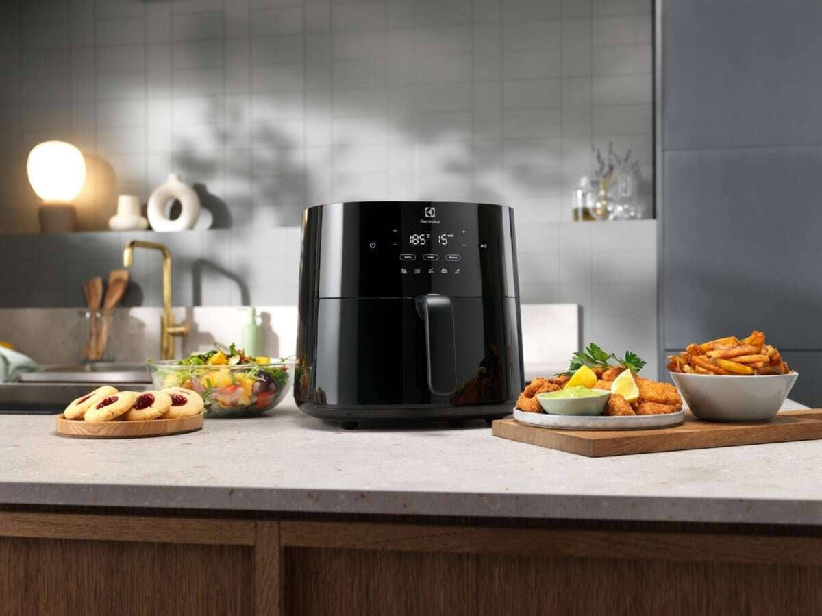 EAN 7333394032597 - Electrolux EAF7B Sencillo 6,8 L Independiente 1800 W Freidora de aire caliente Negro imagen 5