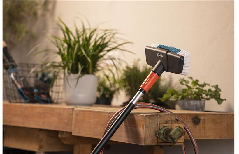 Gardena Cepillo Con Mango Cleansystem Duro, Cepillo De Lavado Gris/Turquesa, Anchura Útil 27 Cm 18816-20