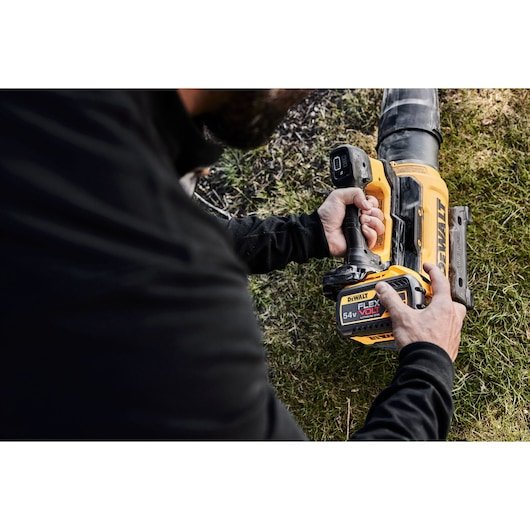 Soplador De Hoja Dewalt Dcmbl777n-Xj 54 V 258 Kmh