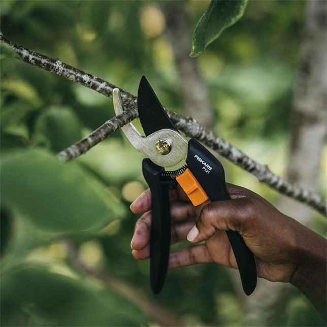 EAN 6411501111029 - Fiskars Solid P121 tijeras de podar Evitar Negro imagen 2