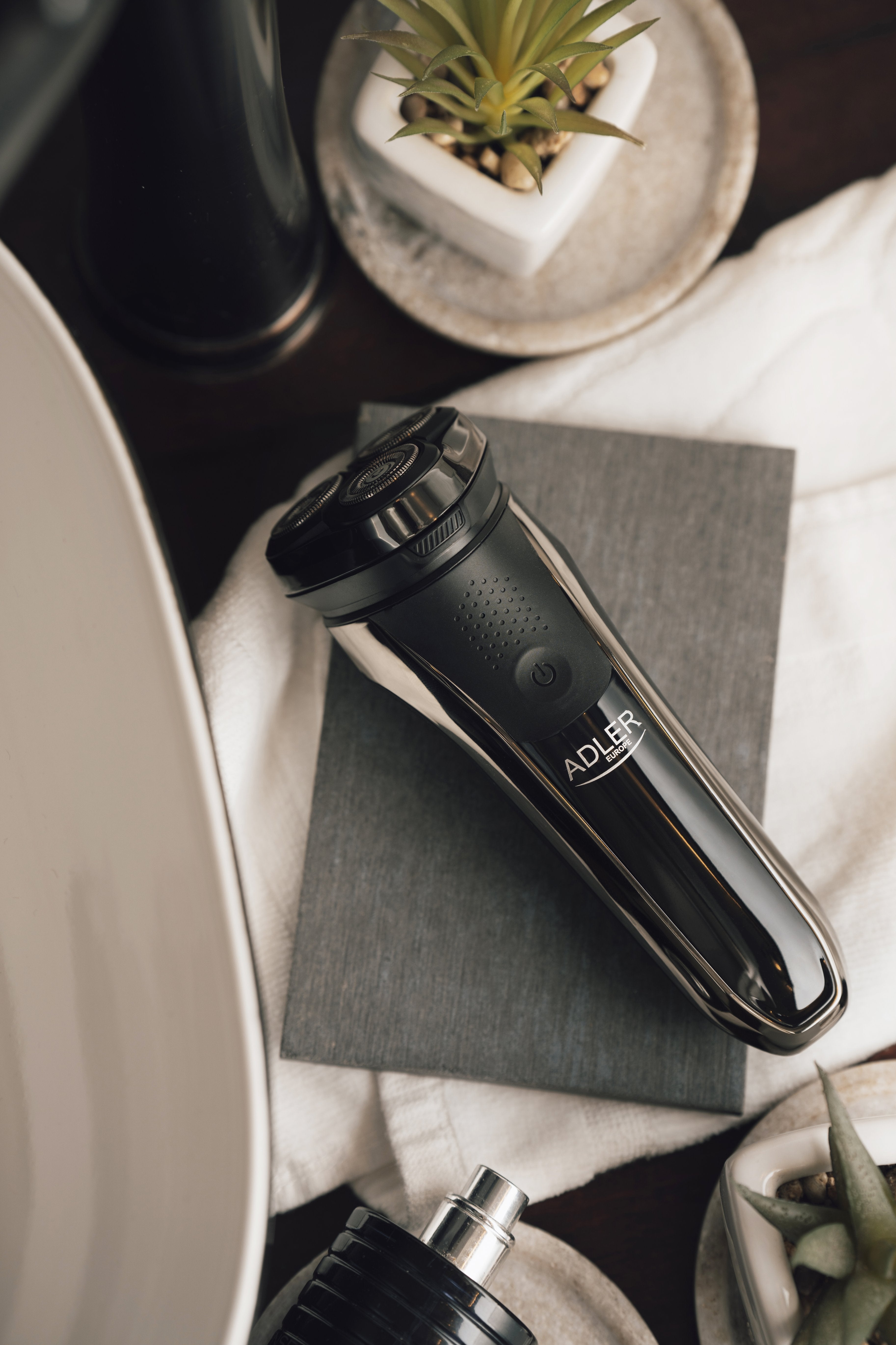 EAN 5903887805650 - Adler AD 2933 afeitadora Máquina de afeitar de láminas Recortadora Negro imagen 3