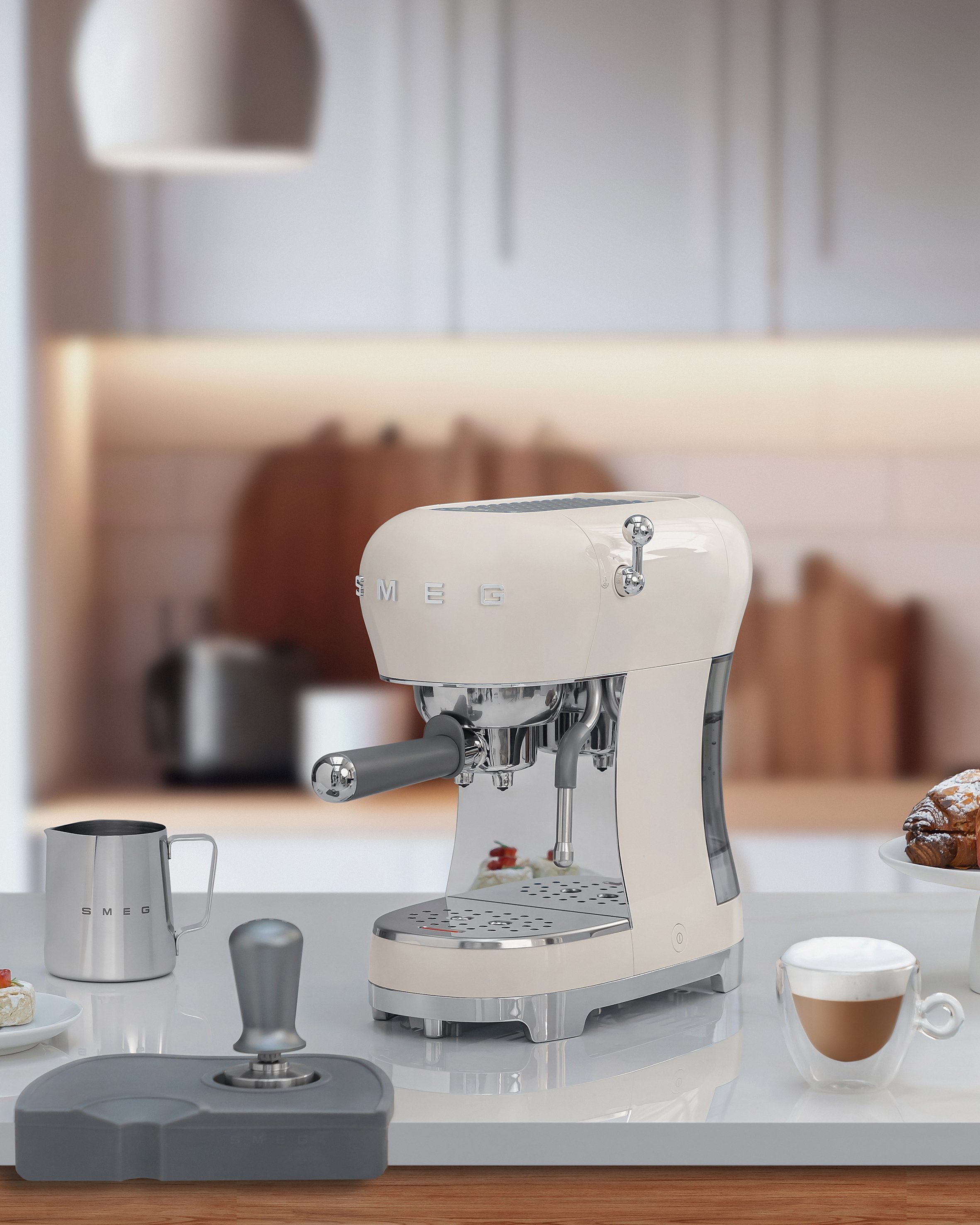 EAN 8017709324827 - Smeg ECF02CREU cafetera eléctrica Manual Máquina espresso 1,1 L imagen 13