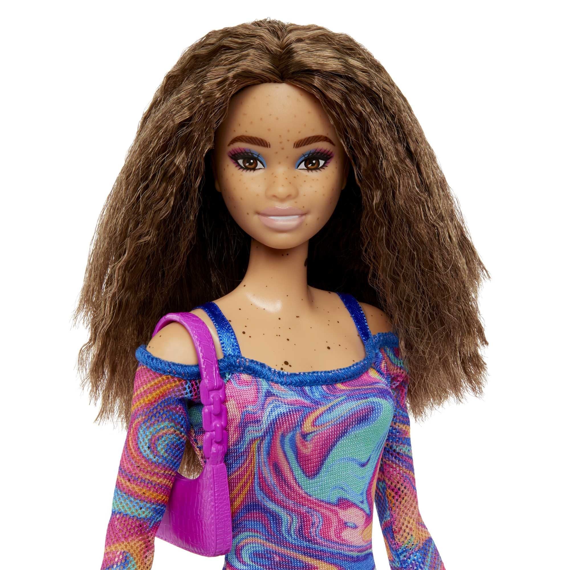 Mattel Barbie Fashionistas Muñeca Con Pelo Ondulado Y Pecas Hjt03