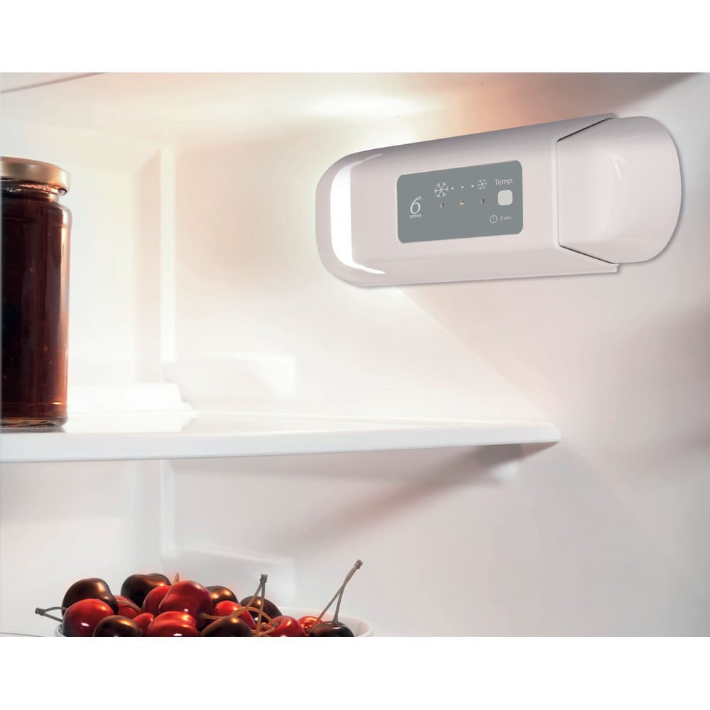 EAN 8003437054693 - Whirlpool WBUF011 nevera combi Bajo encimera 126 L imagen 4