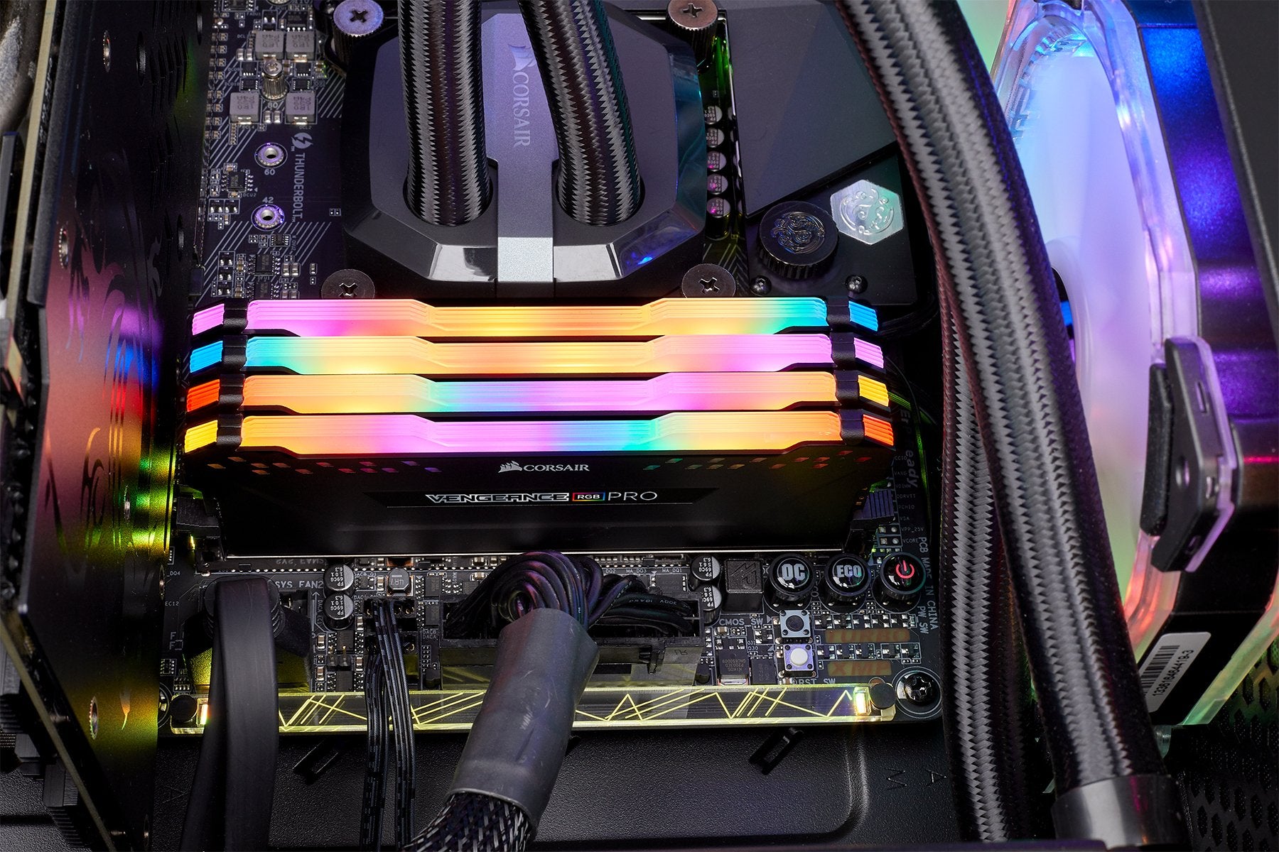EAN 840006623311 - Corsair Vengeance RGB Pro CMW64GX4M4E3200C16 módulo de memoria 64 GB 4 x 16 GB DDR4 288-pin DIMM imagen 5
