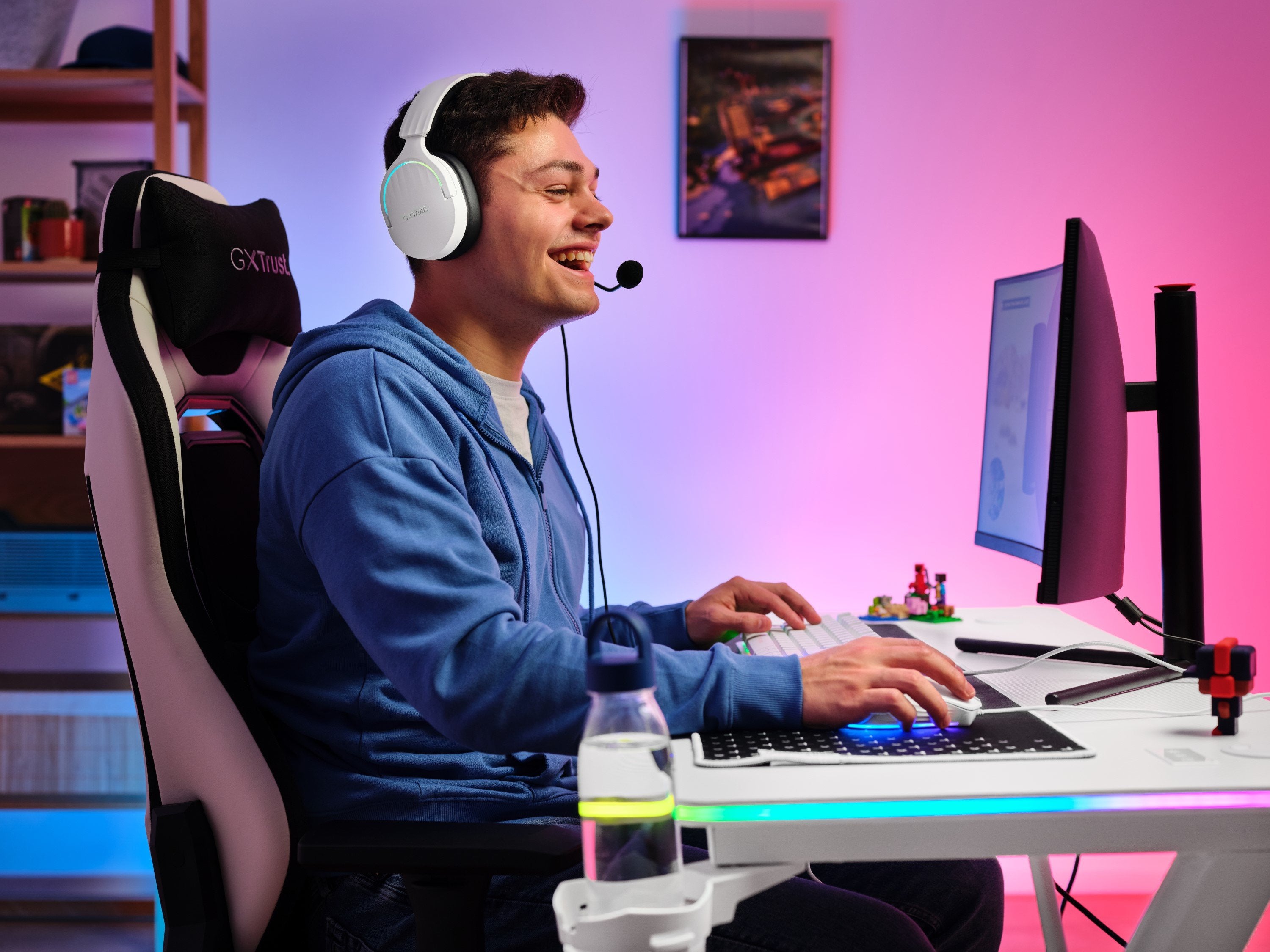 Mesa Gaming Gxt 709w Luminus Blanco Trust Máximo 150kg/ 120 X 60 X 74cm/ Control De Iluminación