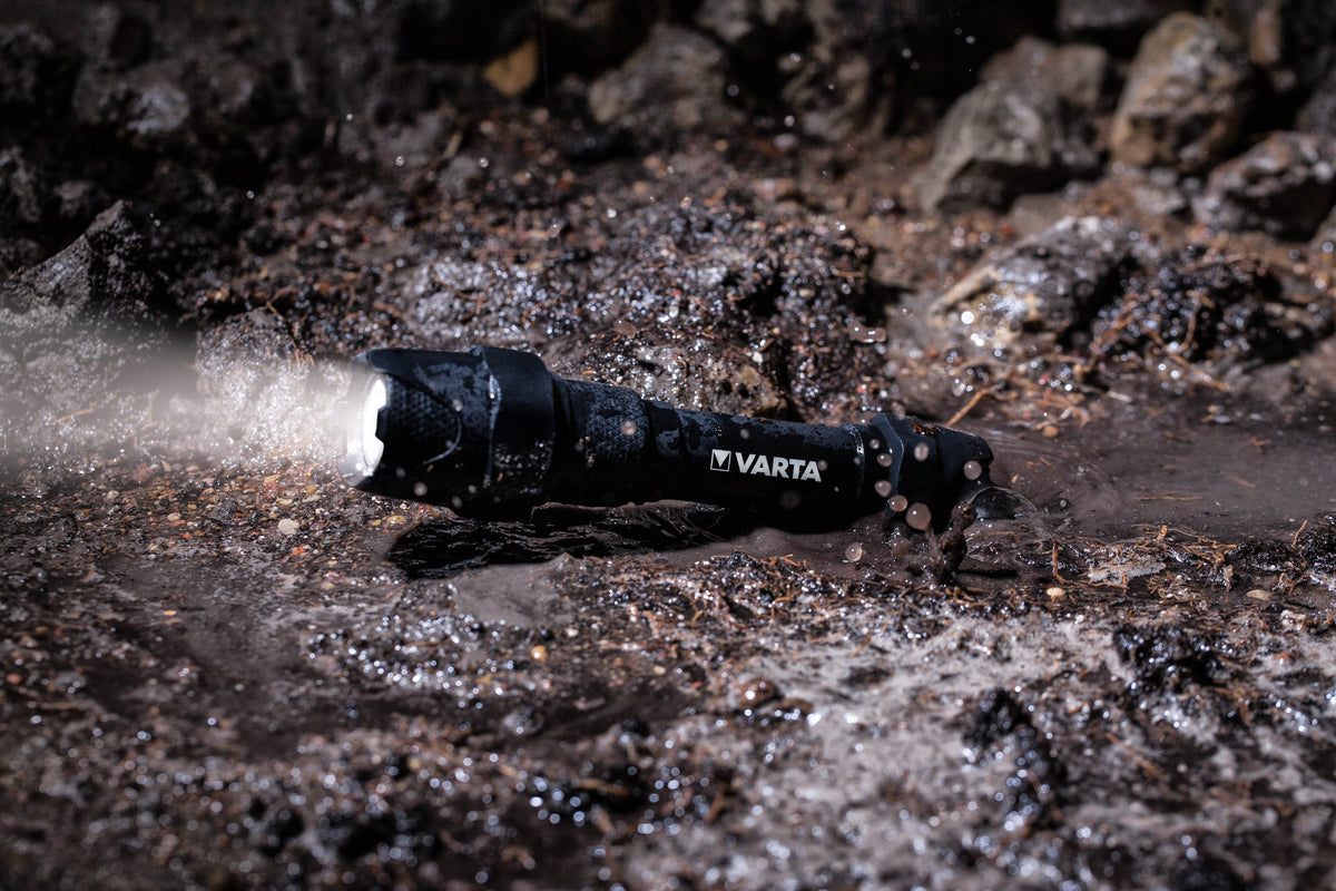 EAN 4008496987238 - Varta Indestructible F20 Pro Negro Linterna de mano LED imagen 5