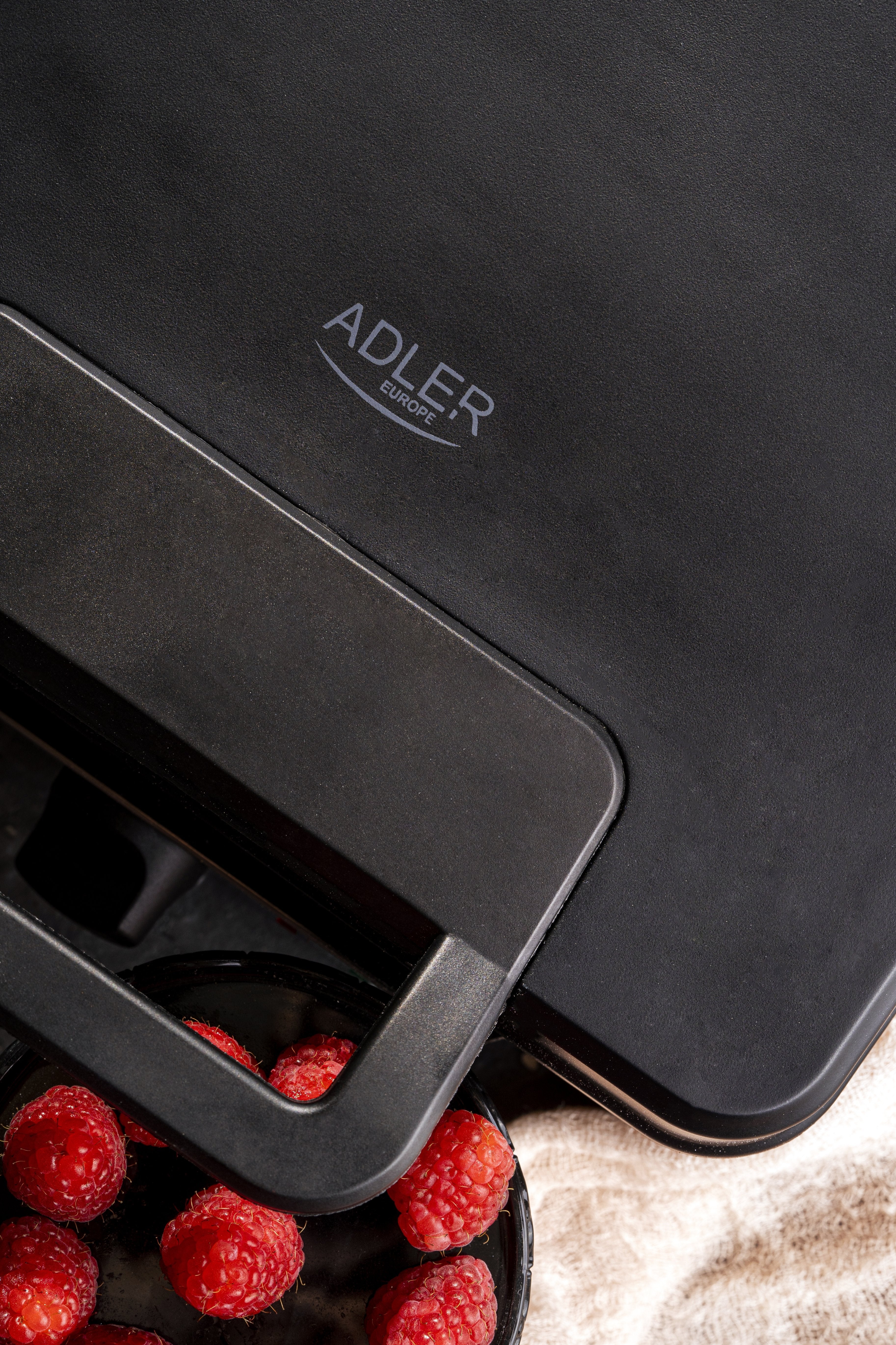 EAN 5903887802970 - Adler AD 3049 gofrera 4 barquillo(s) 1800 W Negro imagen 8