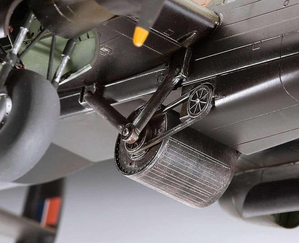 EAN 4009803042954 - Revell Avro Lancaster DAMBUSTERS Maqueta de avión de ala fija Kit de montaje 1:72 imagen 6