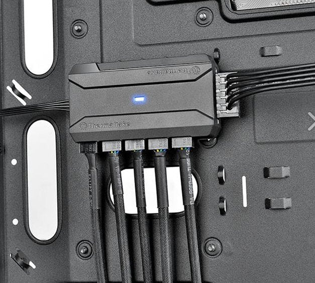 Thermaltake Commander Fp - Controlador De Ventilador De 10 Puertos - Negro