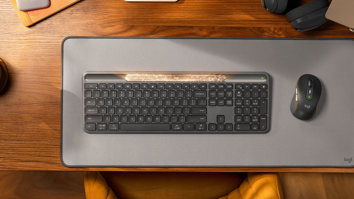 Logitech Signature Slim Solar+ K980-Graphite