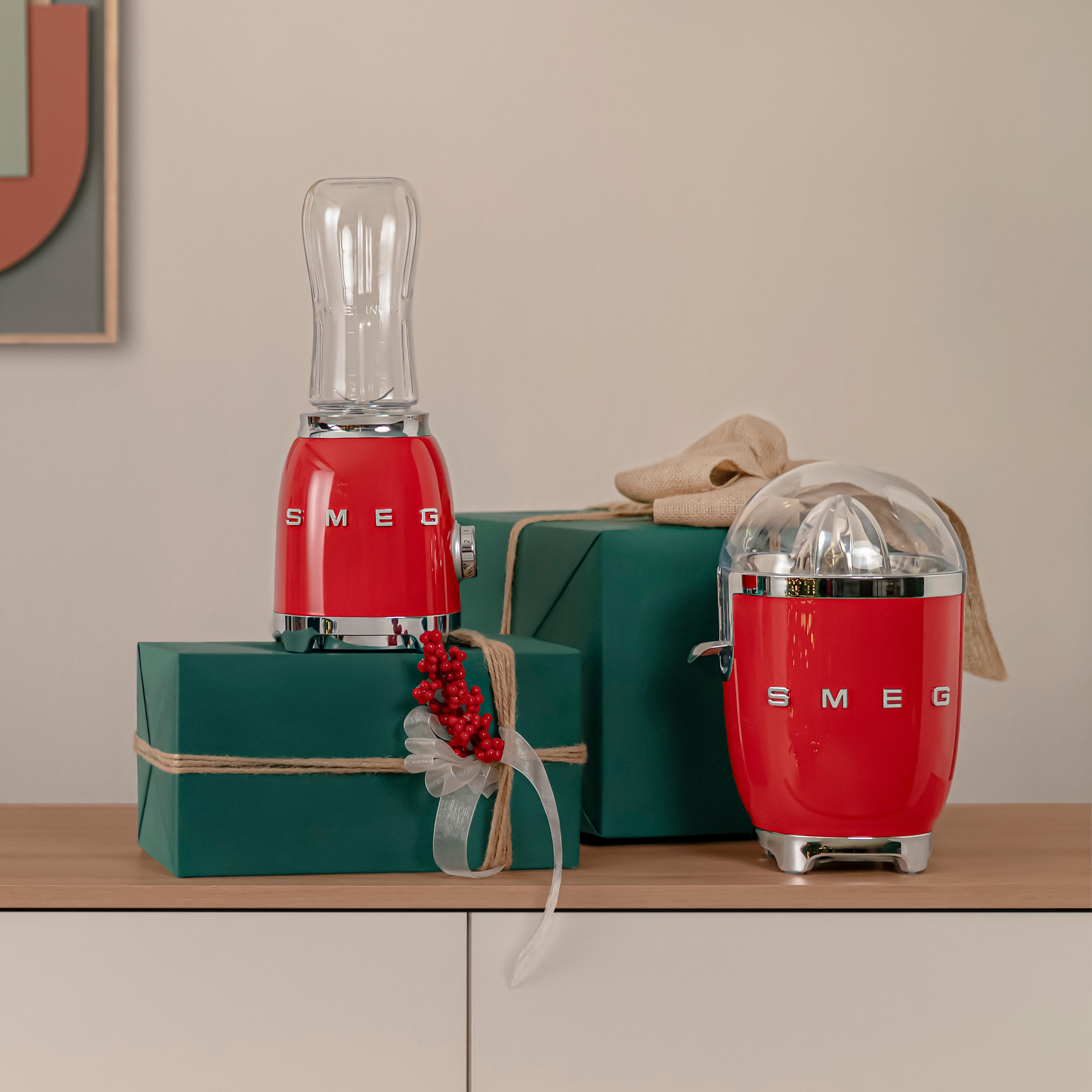 EAN 8017709318925 - Smeg CJF11RDEU prensa de cítricos eléctricos 70 W Rojo imagen 13