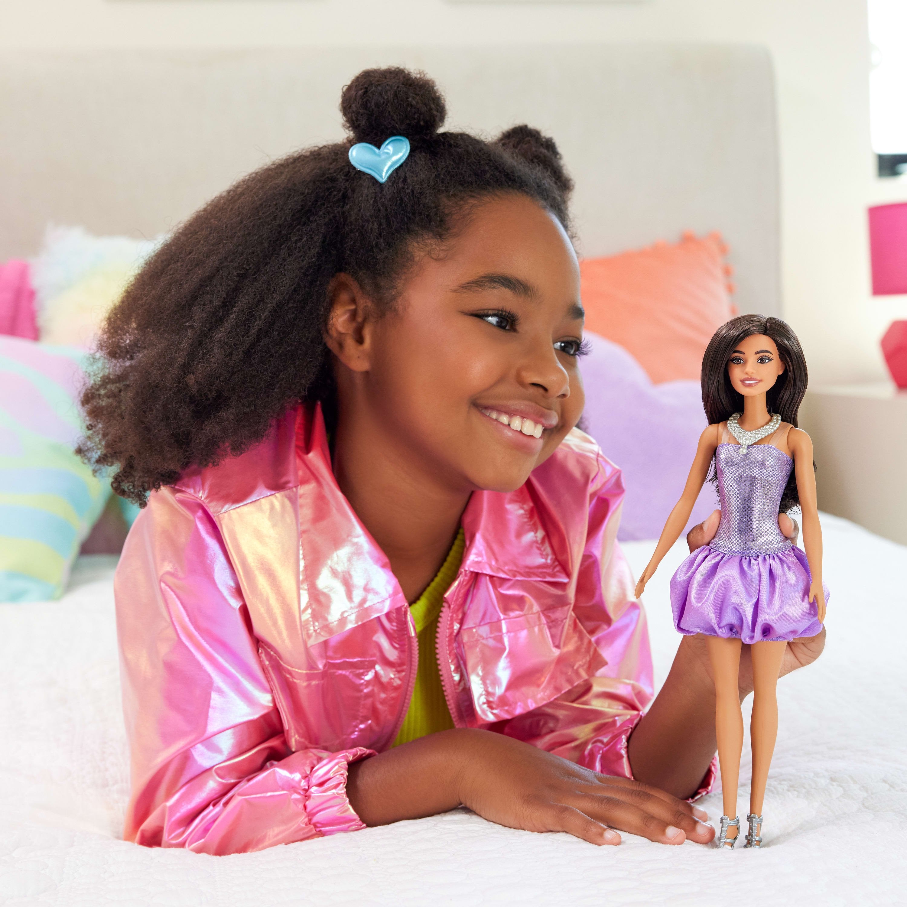 EAN 0194735255573 - Barbie Fashionistas HYT92 muñeca imagen 2