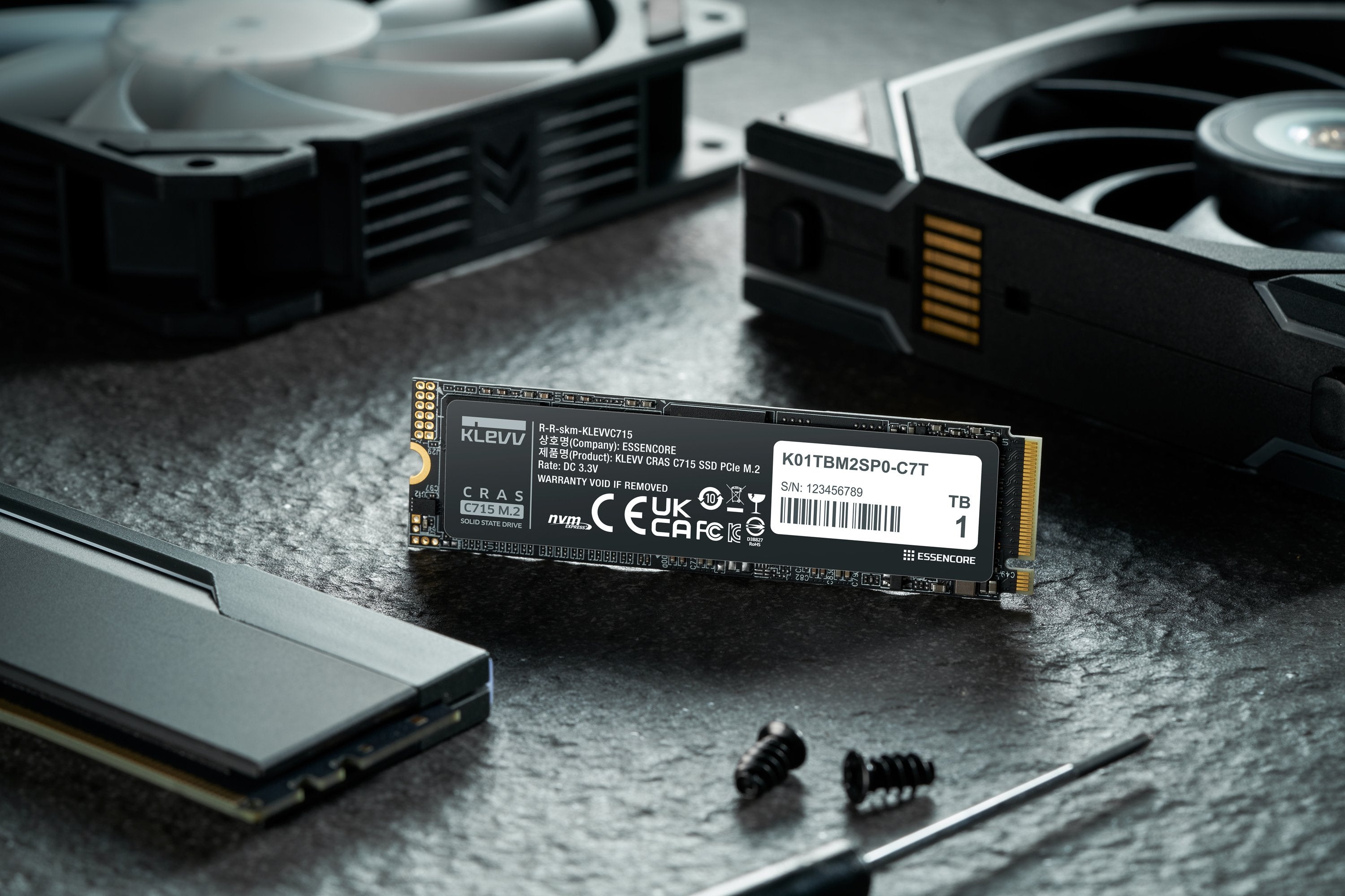 EAN 4895194901815 - Klevv CRAS C715 1 TB M.2 PCI Express 3.0 NVMe 3D TLC NAND imagen 19