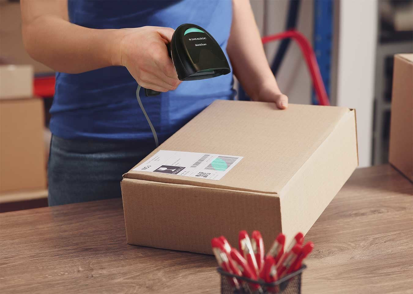 EAN 5715063048054 - Datalogic QD2220-BKK1 lector de código de barras Lector de códigos de barras portátil 1D LED Negro imagen 4