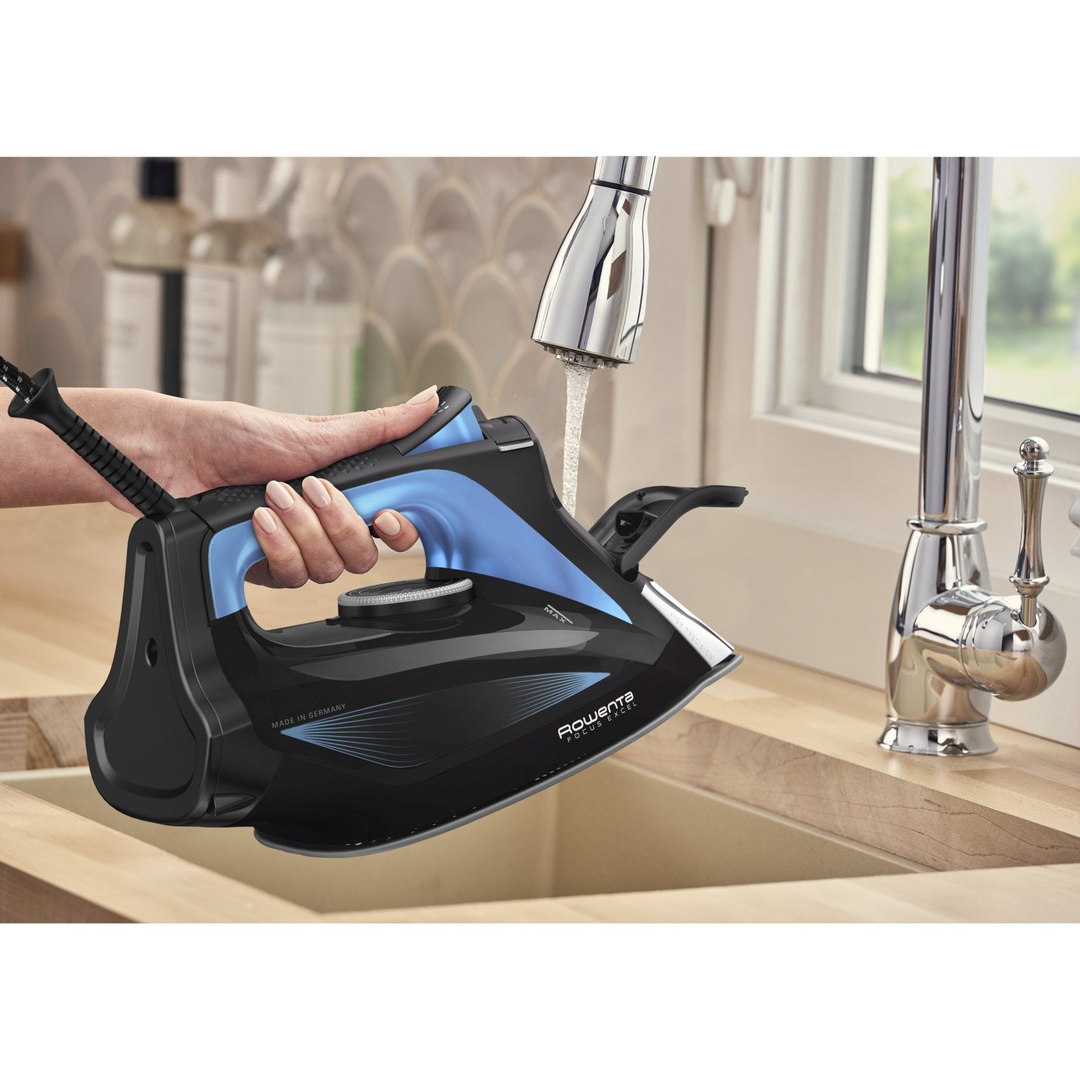 EAN 4210101974735 - Rowenta DW5310 Plancha a vapor Suela Microsteam 400 HD Láser 2700 W Negro, Azul imagen 5