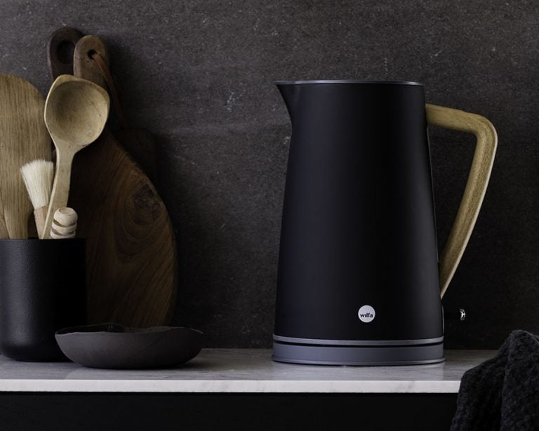 EAN 7044876099556 - Wilfa WKR-2000B tetera eléctrica 1,7 L 2000 W Negro, Marrón imagen 4