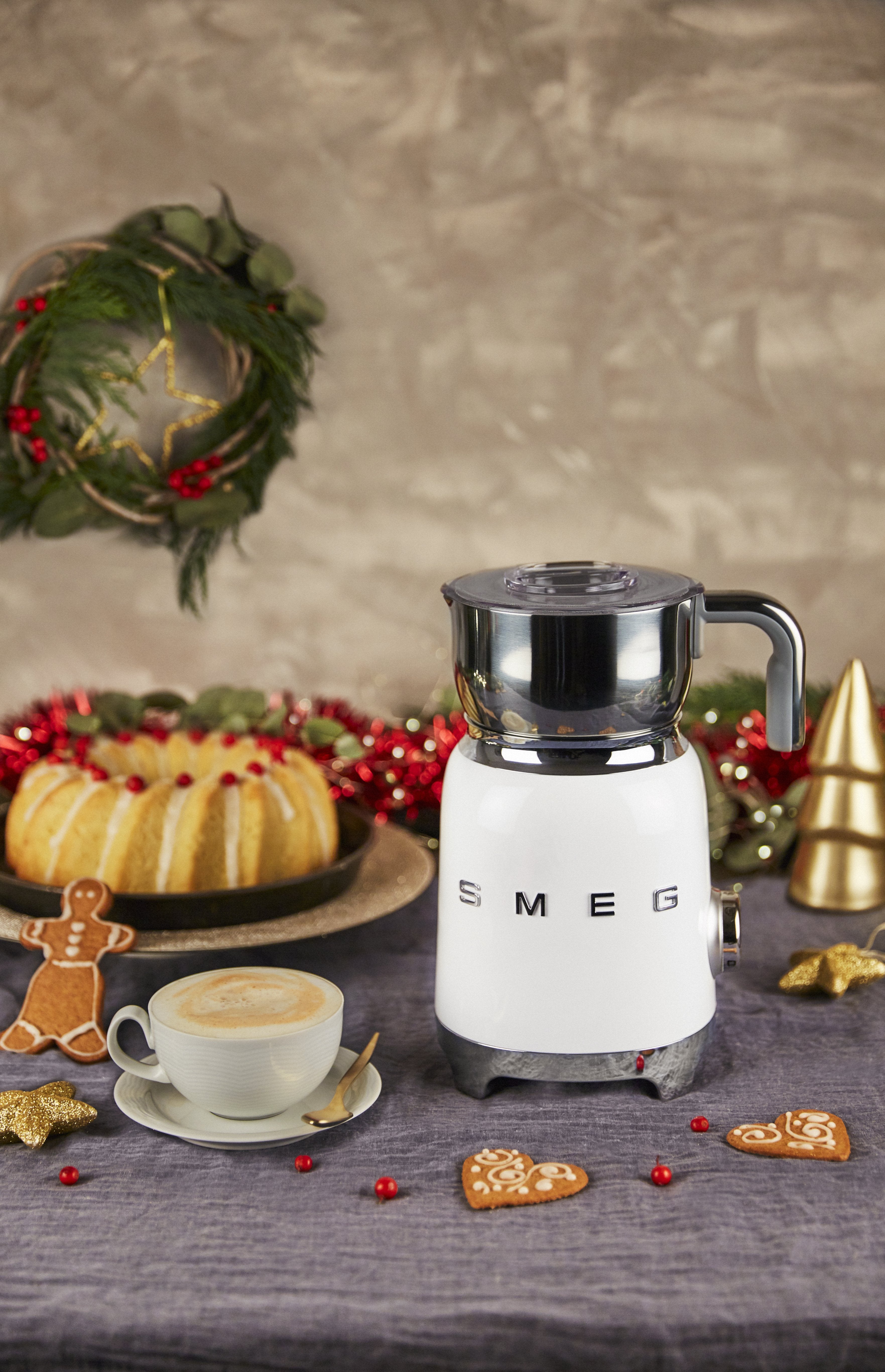 EAN 8017709316136 - Smeg MFF11WHEU espumador o calentador de leche Automatic milk frother/warmer Blanco imagen 9