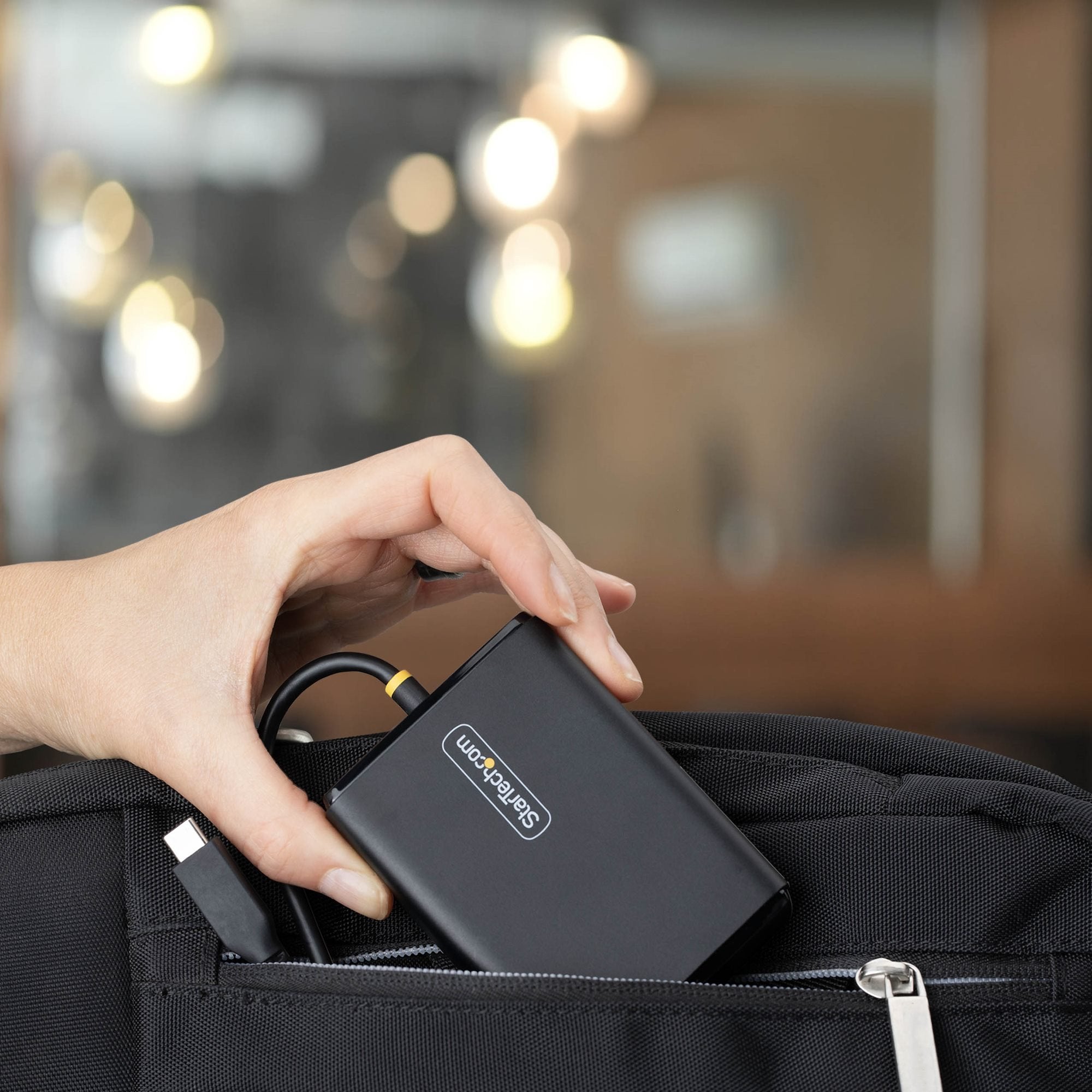 EAN 0065030922029 - StarTech.com 1100LE-USB-C-CHARGER adaptador e inversor de corriente Interior Negro imagen 5