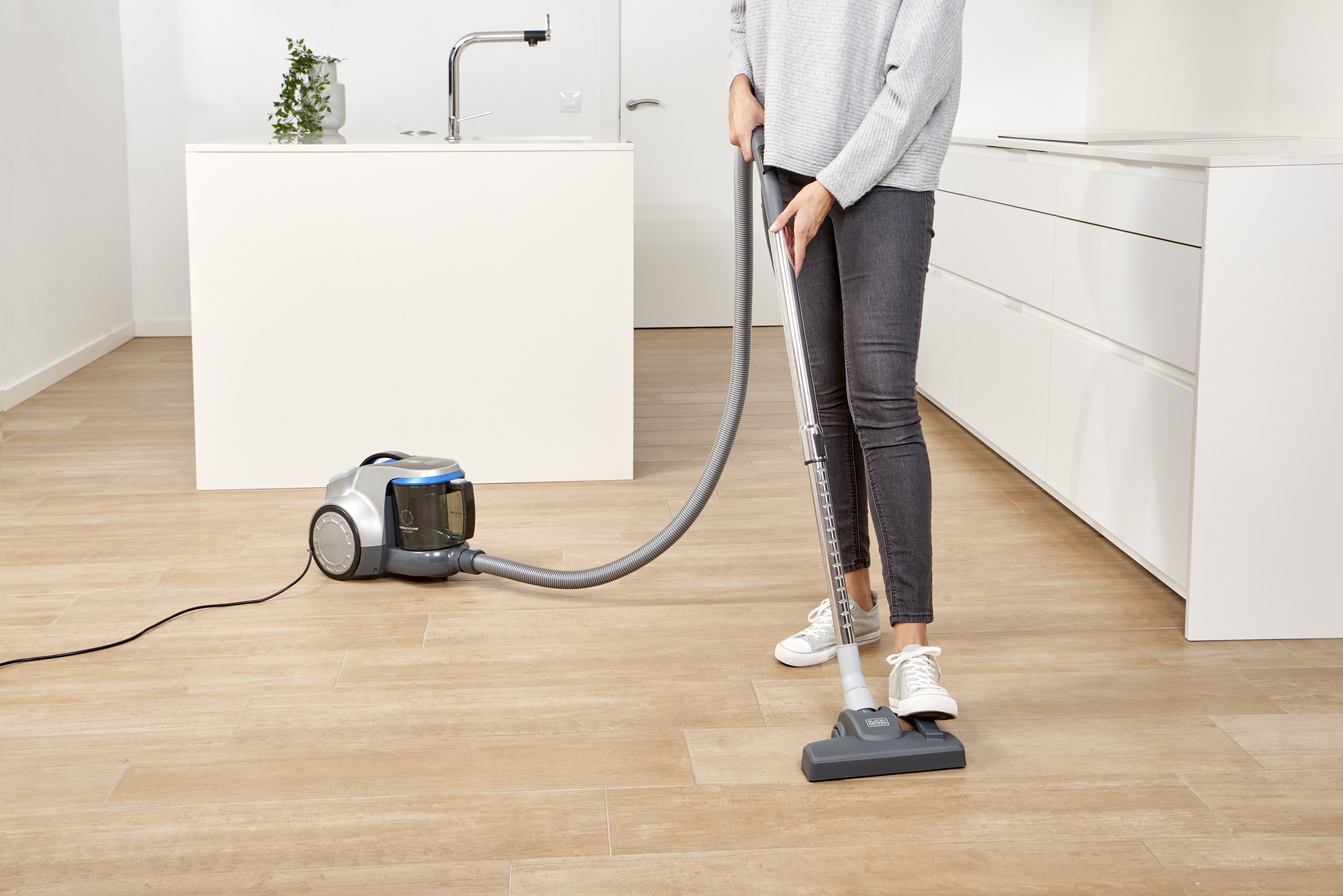 EAN 8432406480001 - Black & Decker BXVML700E aspiradora 2 L Aspiradora cilíndrica Secar 700 W Sin bolsa imagen 8