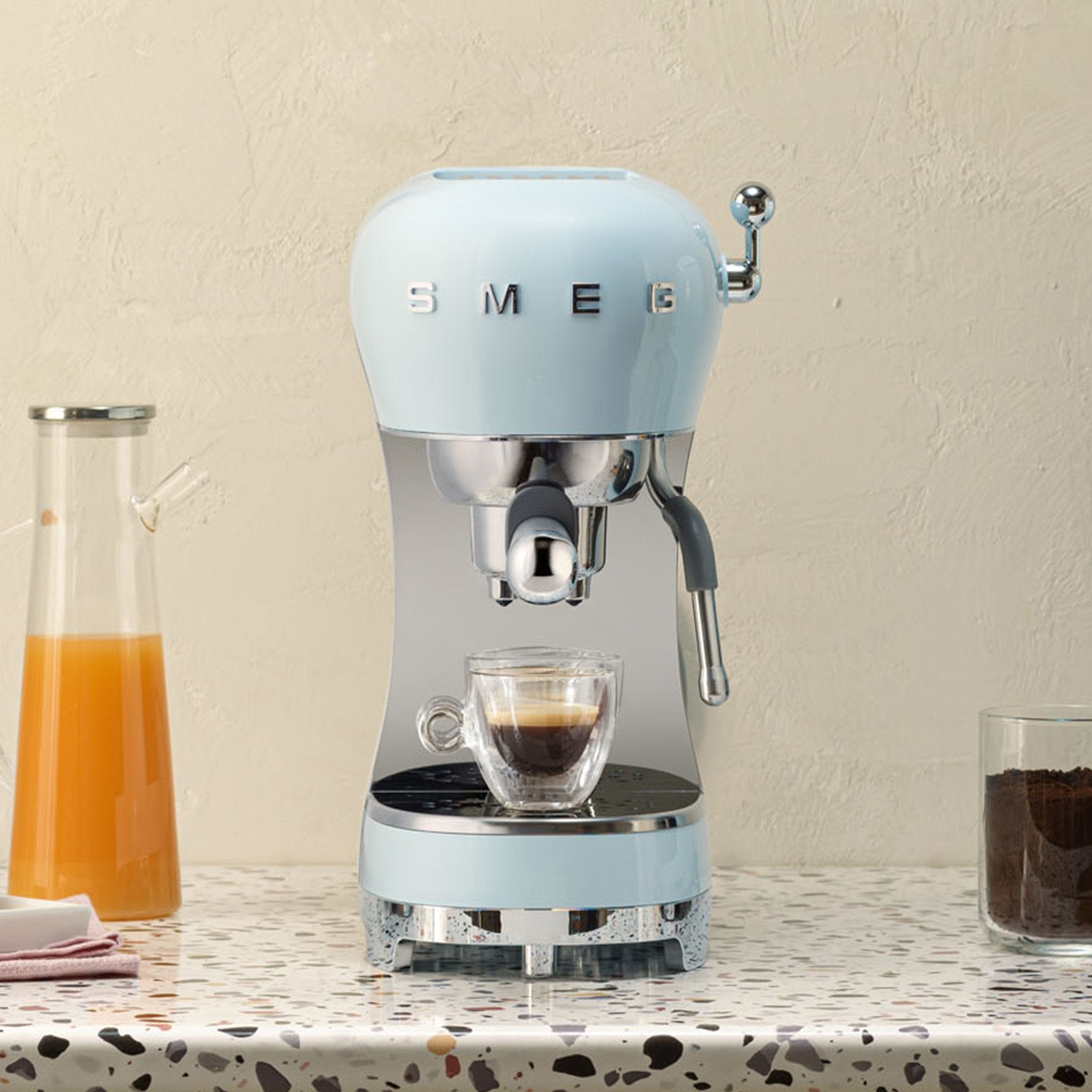 EAN 8017709324766 - Smeg ECF02PBEU cafetera eléctrica Manual Máquina espresso 1,1 L imagen 16