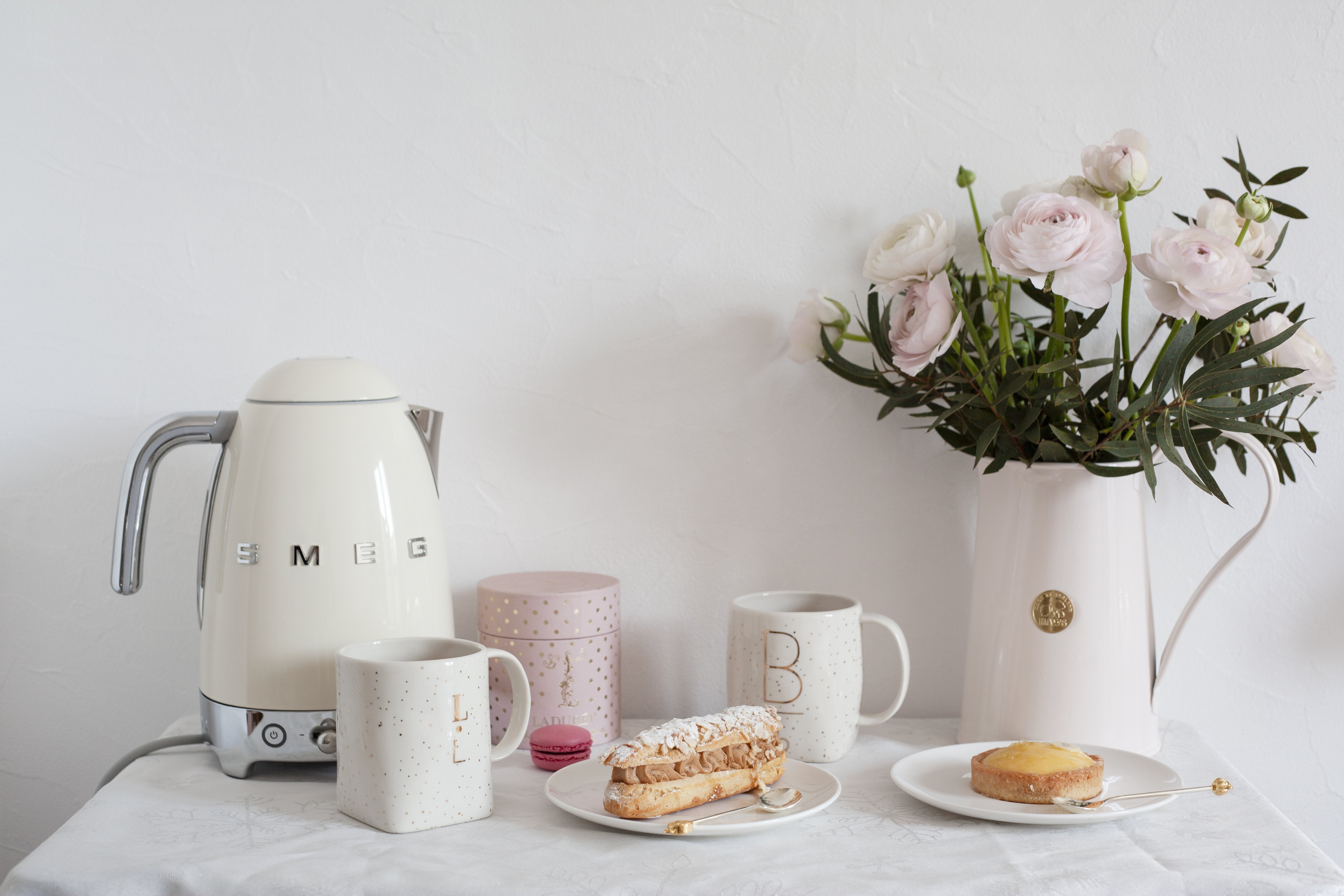 EAN 8017709231378 - Smeg KLF04CREU tetera eléctrica 1,7 L 2400 W Crema de color imagen 21