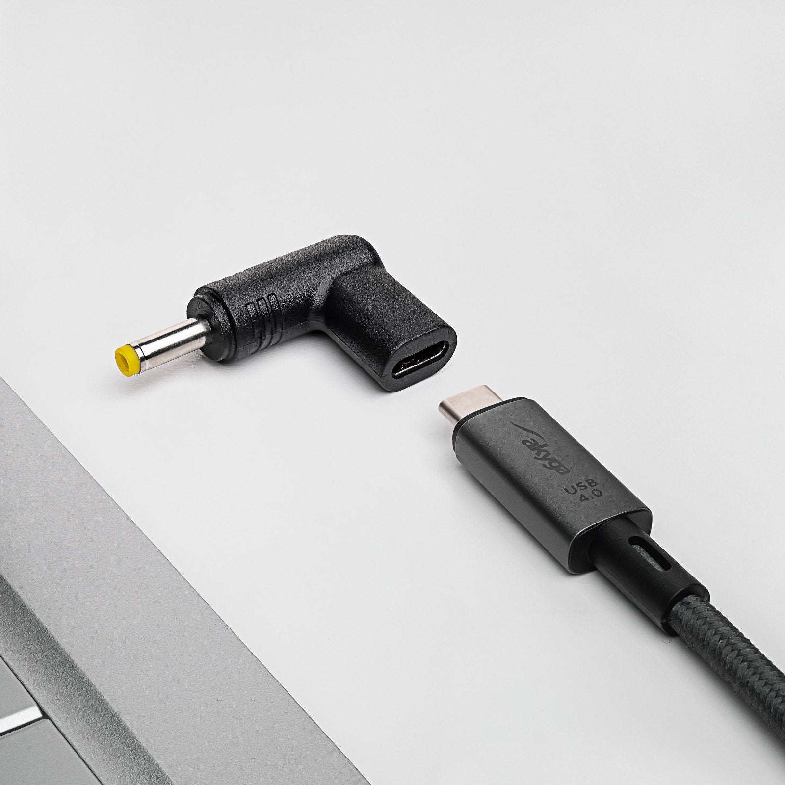 EAN 5901720138170 - Akyga AK-ND-C04 cambiador de género para cable USB-C 4.0 x 1.7 mm Negro imagen 2