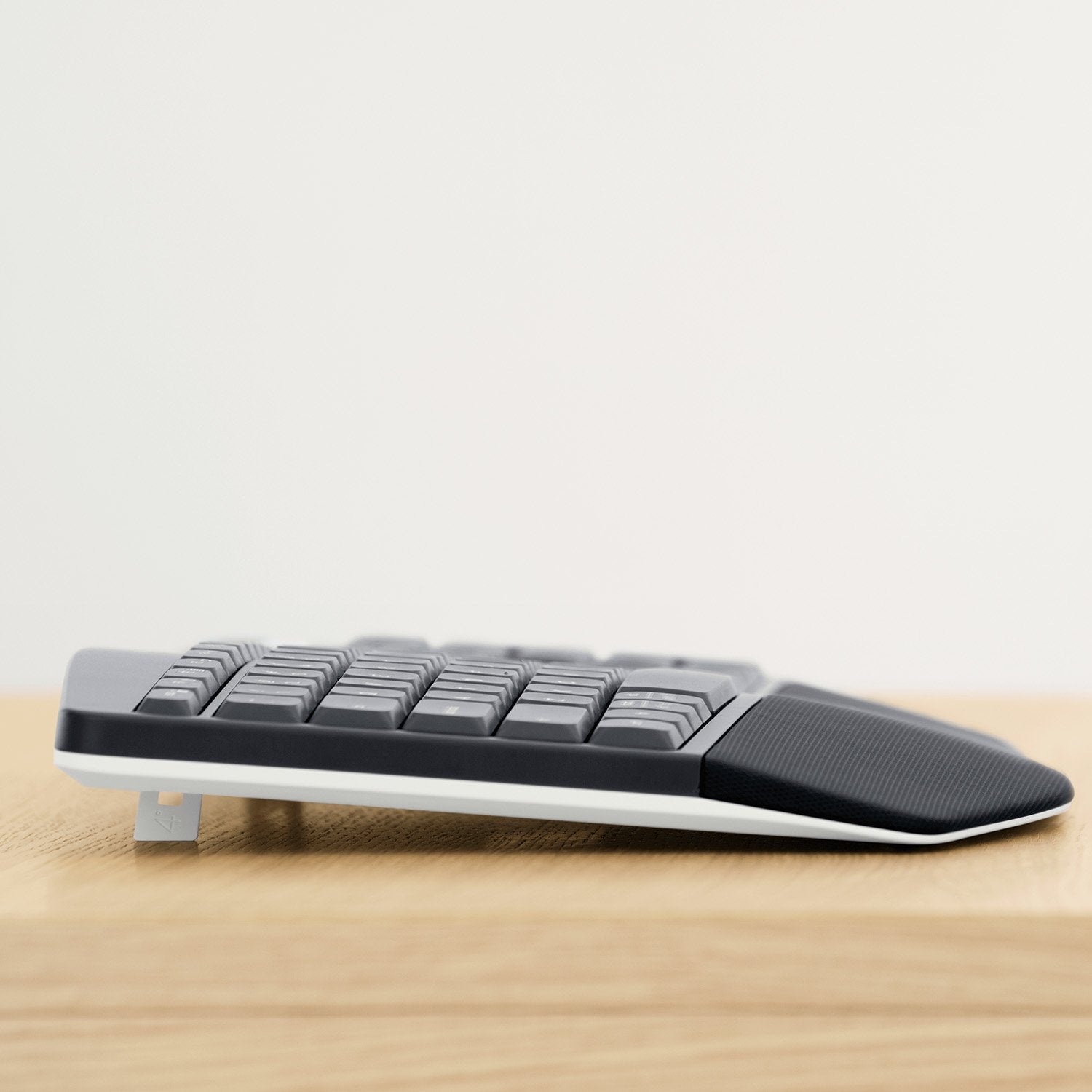 EAN 5099206066861 - Logitech 920-008225 teclado Ratón incluido Universal RF Wireless + Bluetooth AZERTY Belga Negro imagen 10