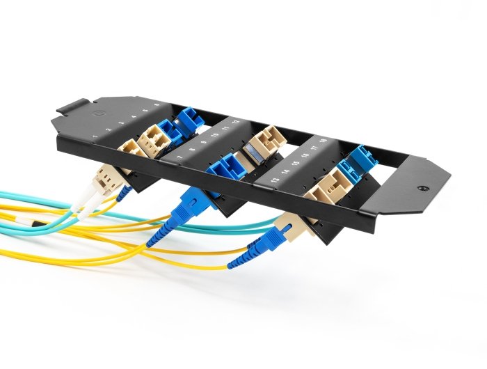 Delock Lwl Halterung Für Bodentank 18 Port Für Sc Simplex Lc Duplex Kupplungen Schwarz