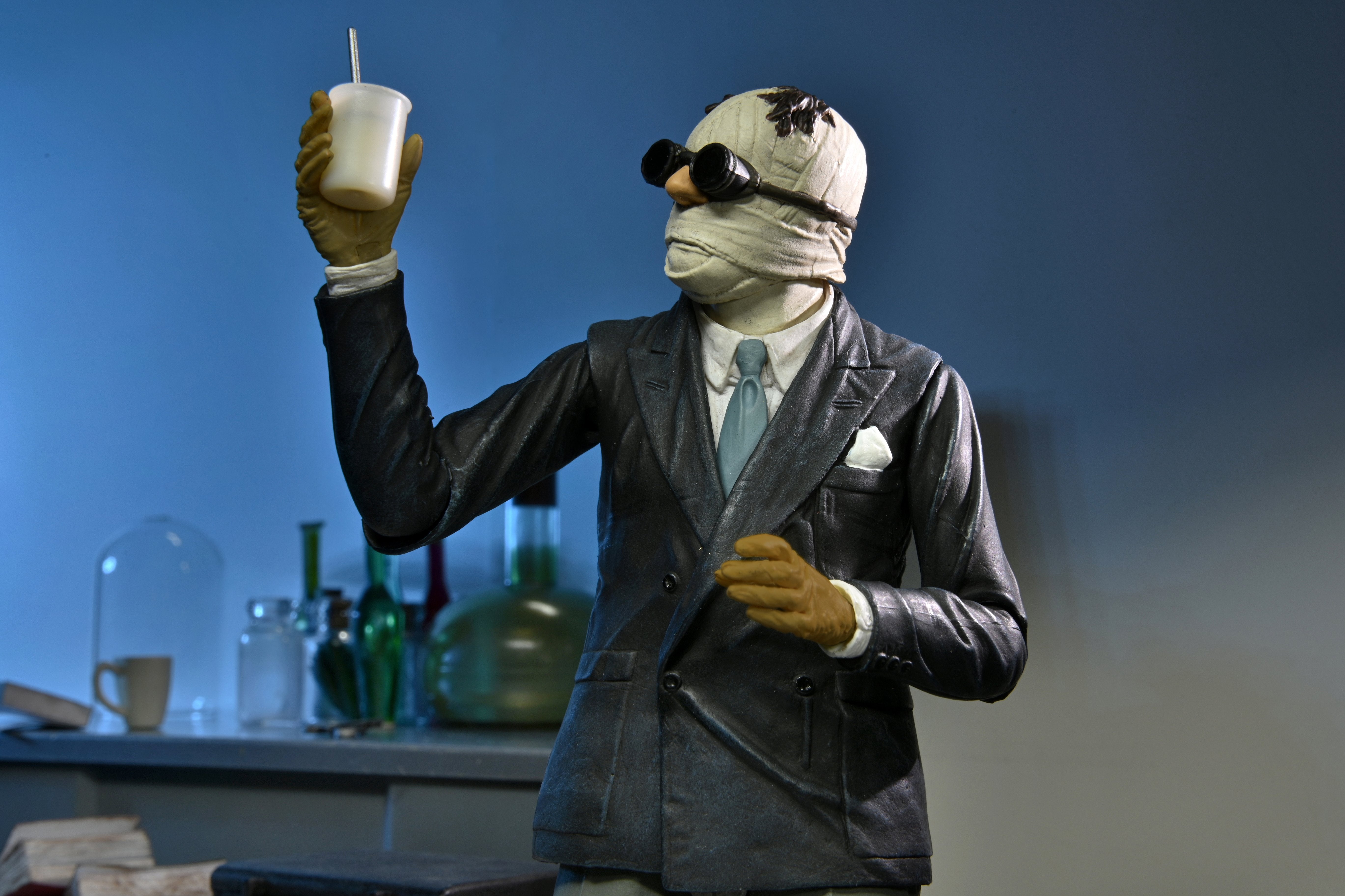 EAN 0634482048184 - NECA Ultimate Invisible Man imagen 17