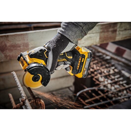 EAN 5035048747759 - DeWALT DCS438N-XJ cortador universal inalámbrico 18 V imagen 9