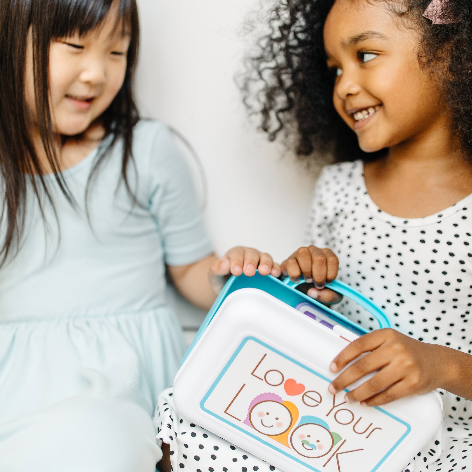 EAN 681147005693 - Melissa & Doug MPP PYS LoveYourLookMkupKitPlyst GML imagen 8