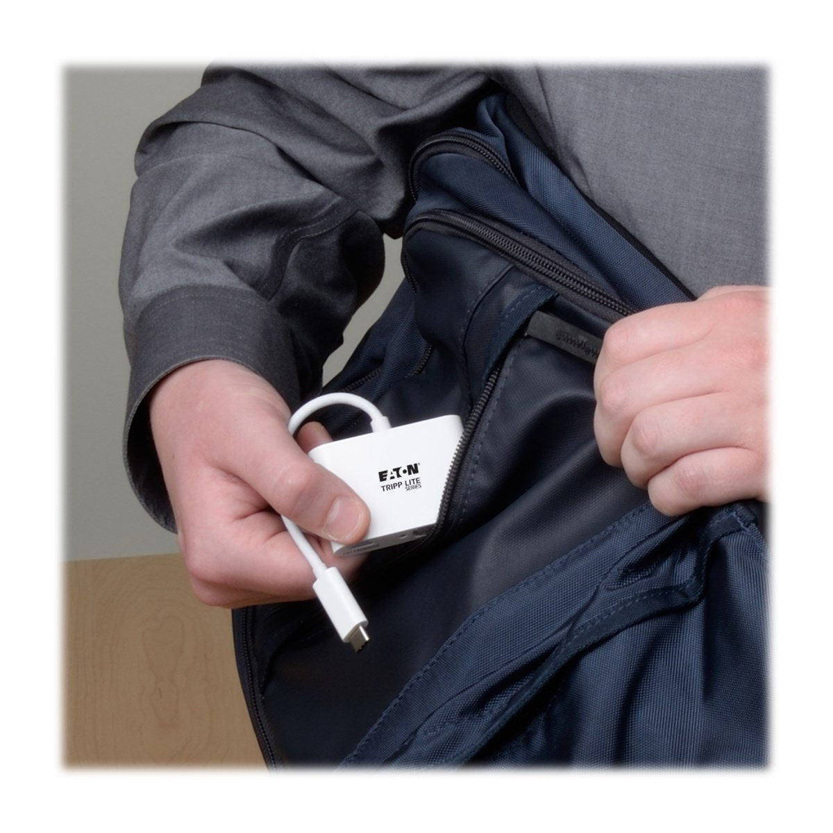 Adaptador Eaton Tripplite Series Usb-C To Hdmi With Usb-A Port