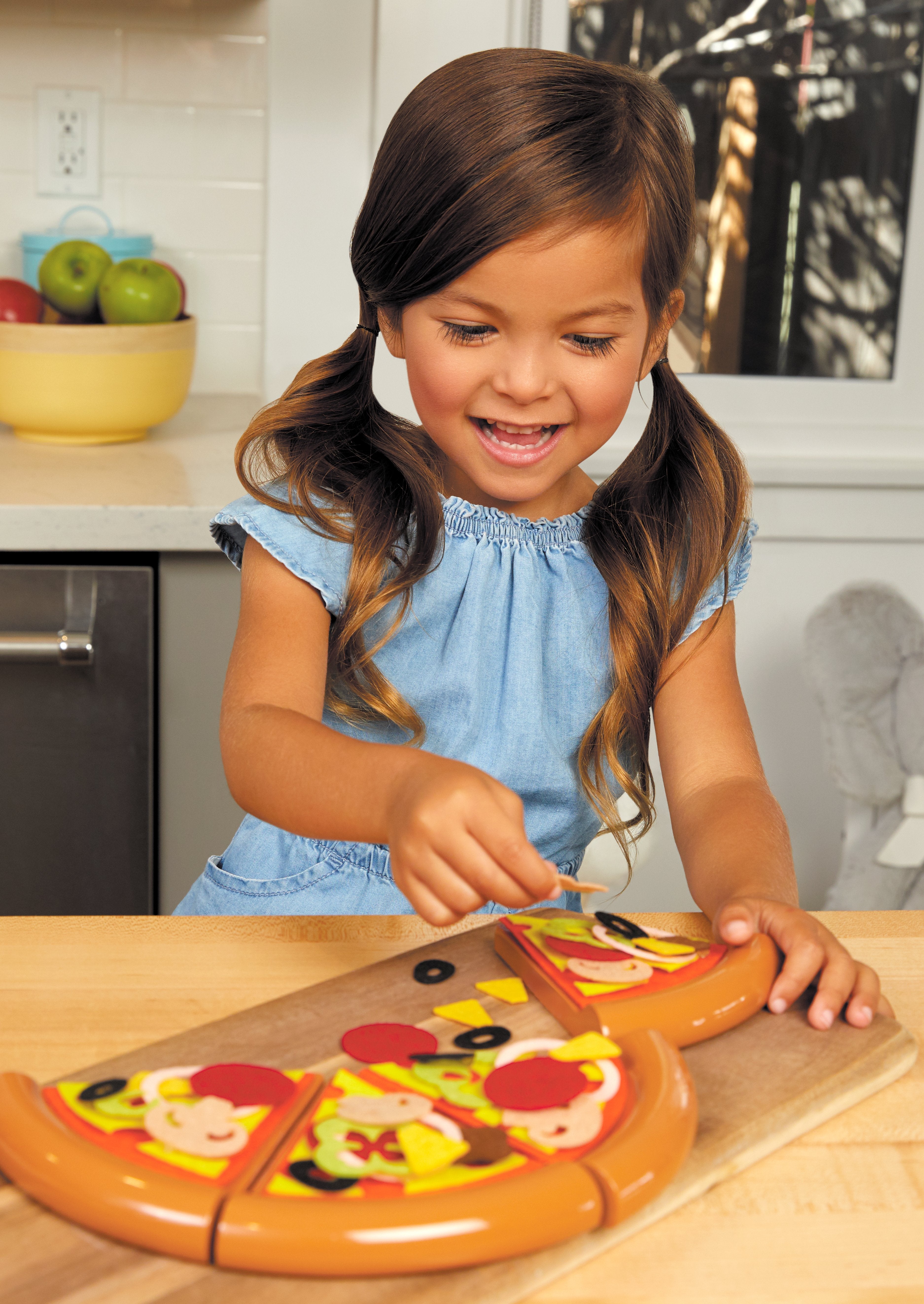 EAN 0050743659874 - Little Tikes First Food Delivery Set imagen 3