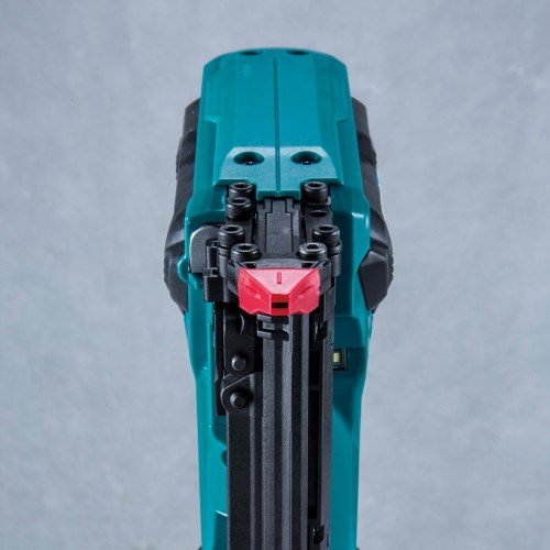 EAN 88381882750 - Makita DFN350Z pistola de clavos y grapadora imagen 3