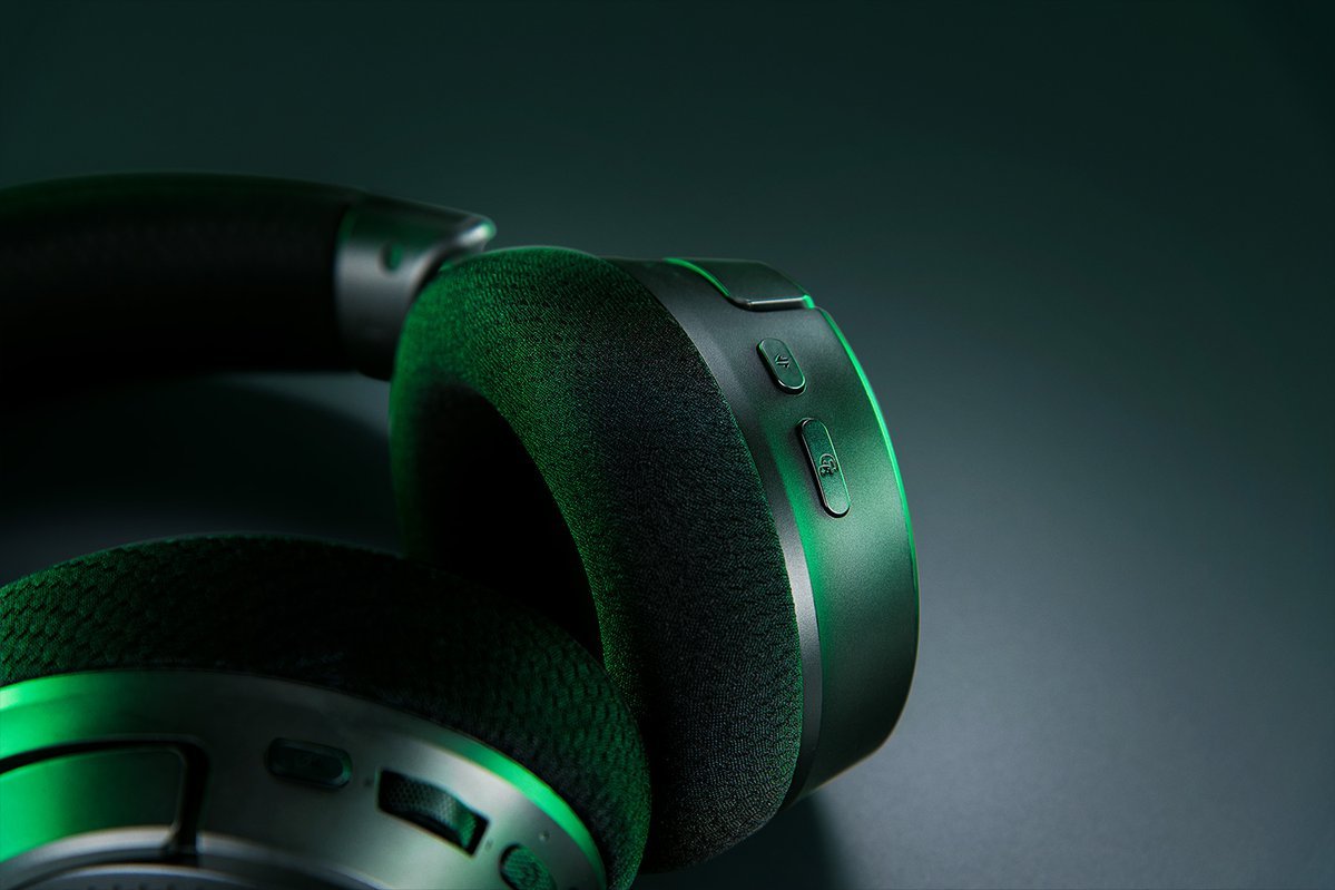 EAN 8887910060742 - Razer Kraken V4 Auriculares Inalámbrico Diadema Juego USB tipo A Bluetooth Negro imagen 4