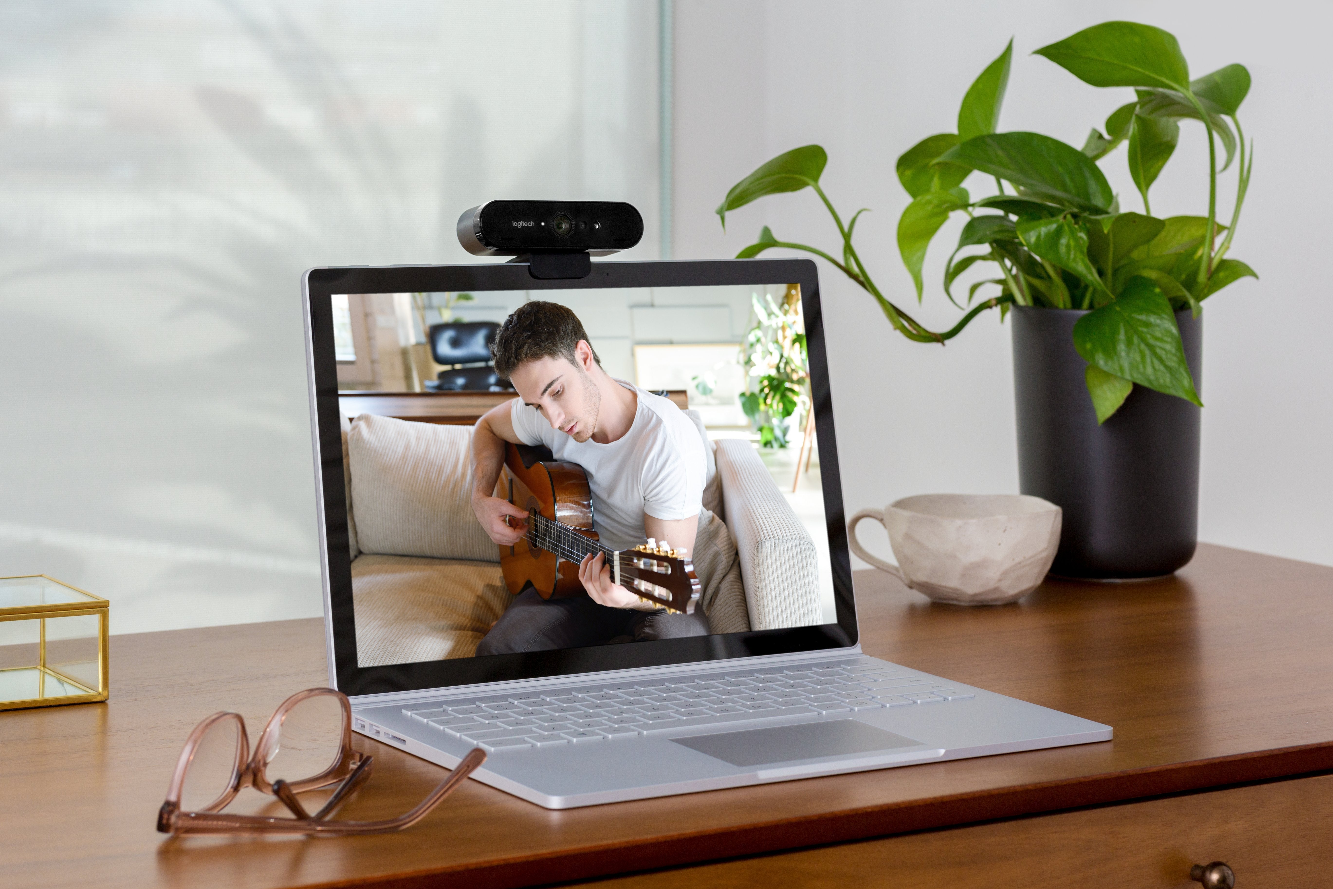 Logitech Webcam Brio Reslolucion 4k 90º Vision , Zoom Digital 5x, Enfoque Automatico