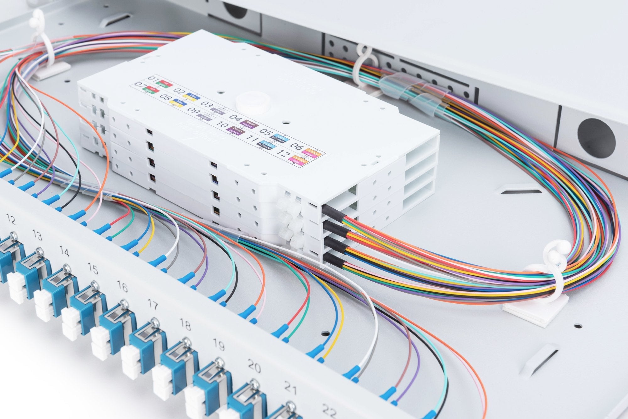 EAN 4016032278481 - Digitus DN-96332/9 adaptador de fibra óptica 1 pieza(s) Gris imagen 9