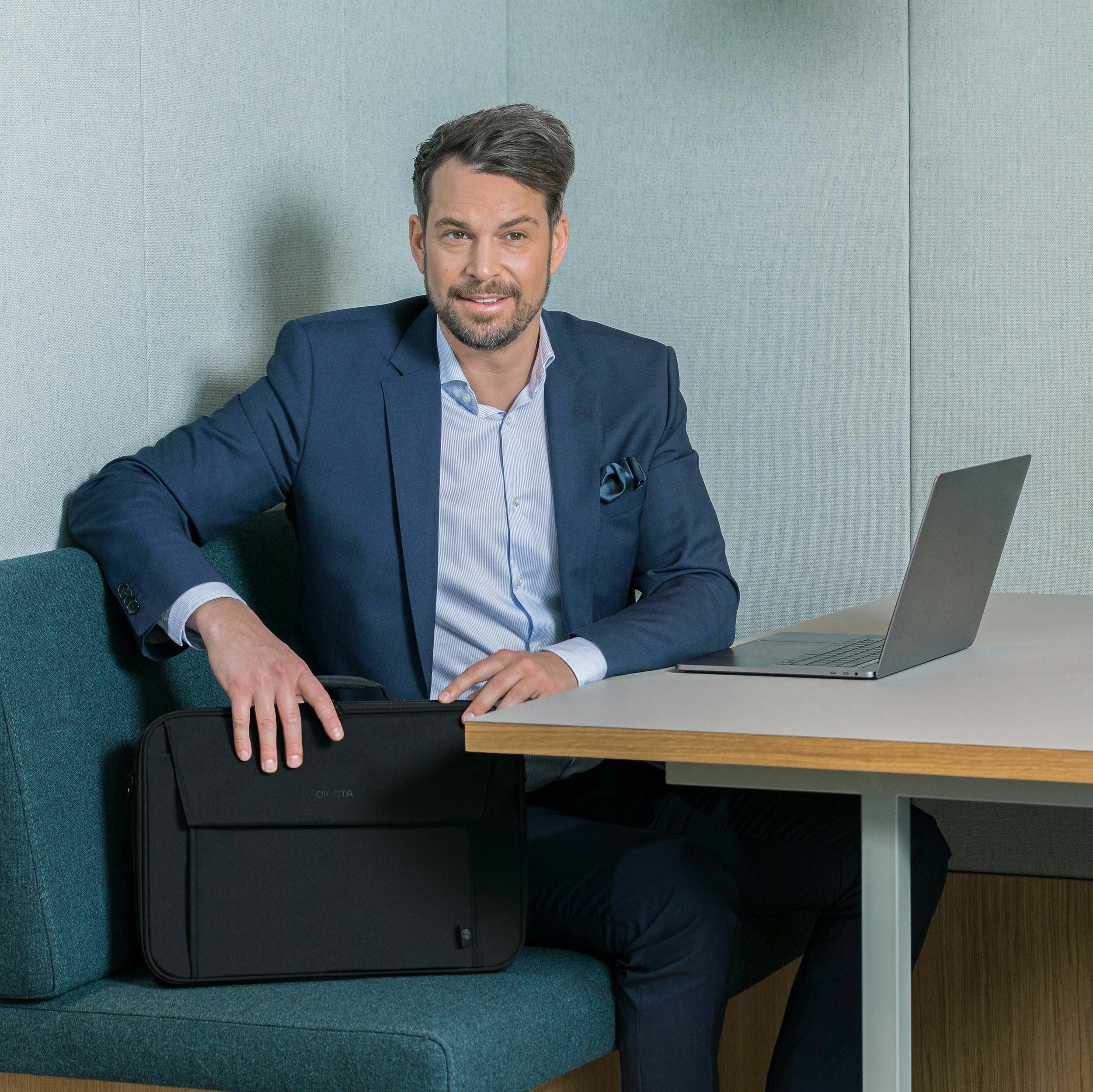 Dicota Maletín Para Portátil Eco Multi Plus Base 17.3 Negro