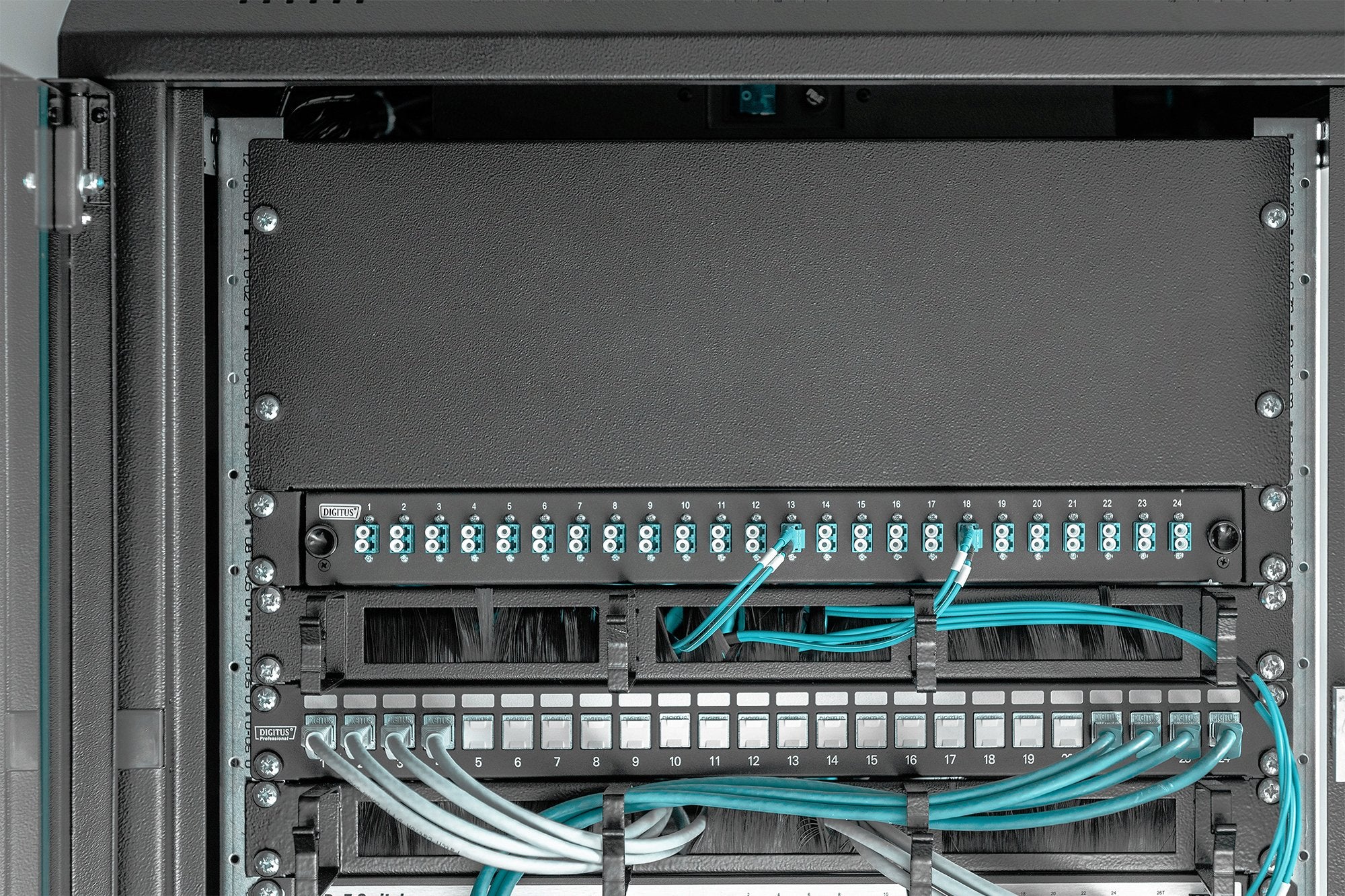 EAN 4016032185710 - Digitus DN-19 BPN-04-SW accesorio de bastidor imagen 2