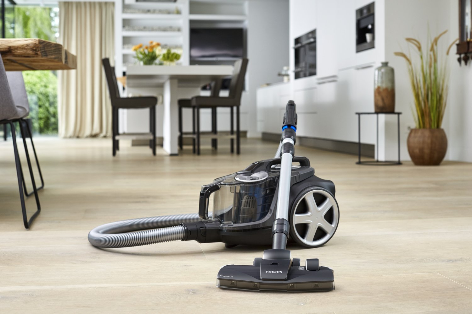 Vacuum Cleaner Philips Powerpro Expert 7000 Series Bagless 900 Watts Capacity 2 L Noise 75 Db Black Weight 5.5 Kg Fc9747/09