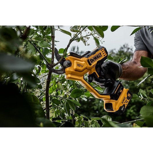 Tijeras De Podar Inalámbricas Dewalt Dcmpp568p1 De 38 Mm