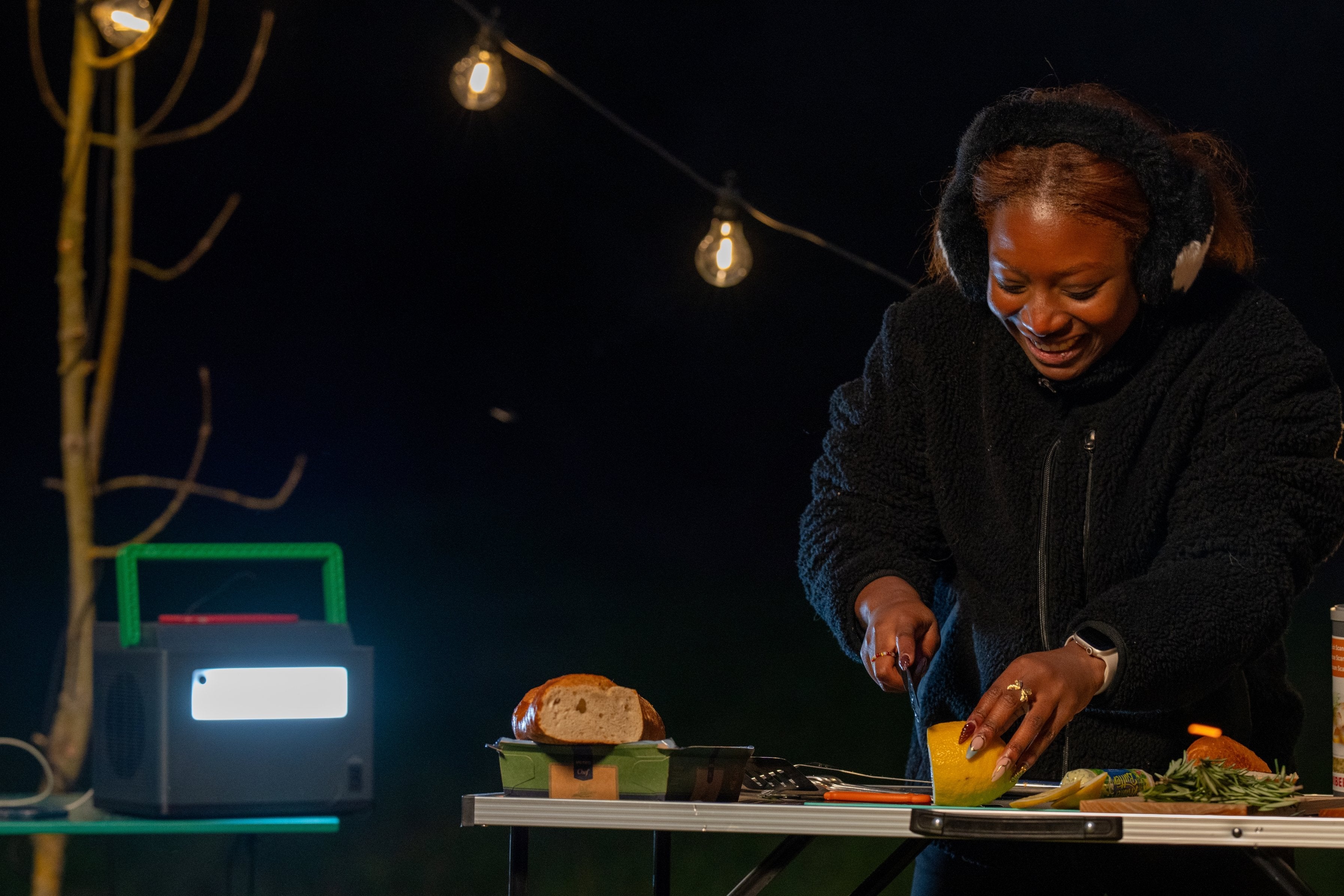 EAN 0731304736875 - APC PPS330-GR estación de energía portátil Ión de litio 531 W 3,3 kg imagen 6