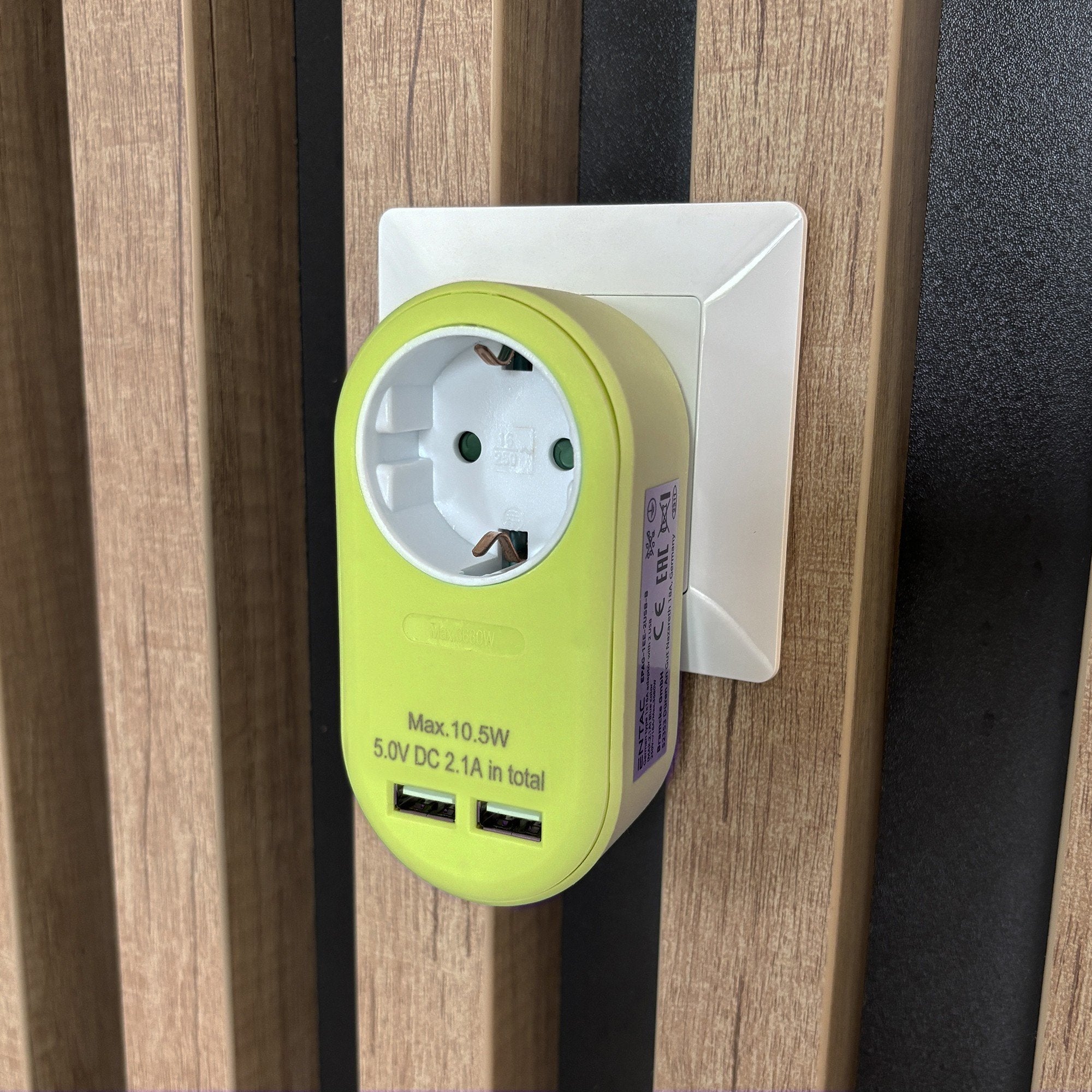 Entac Meckdosenadaptador + 2x Usb-A Lime