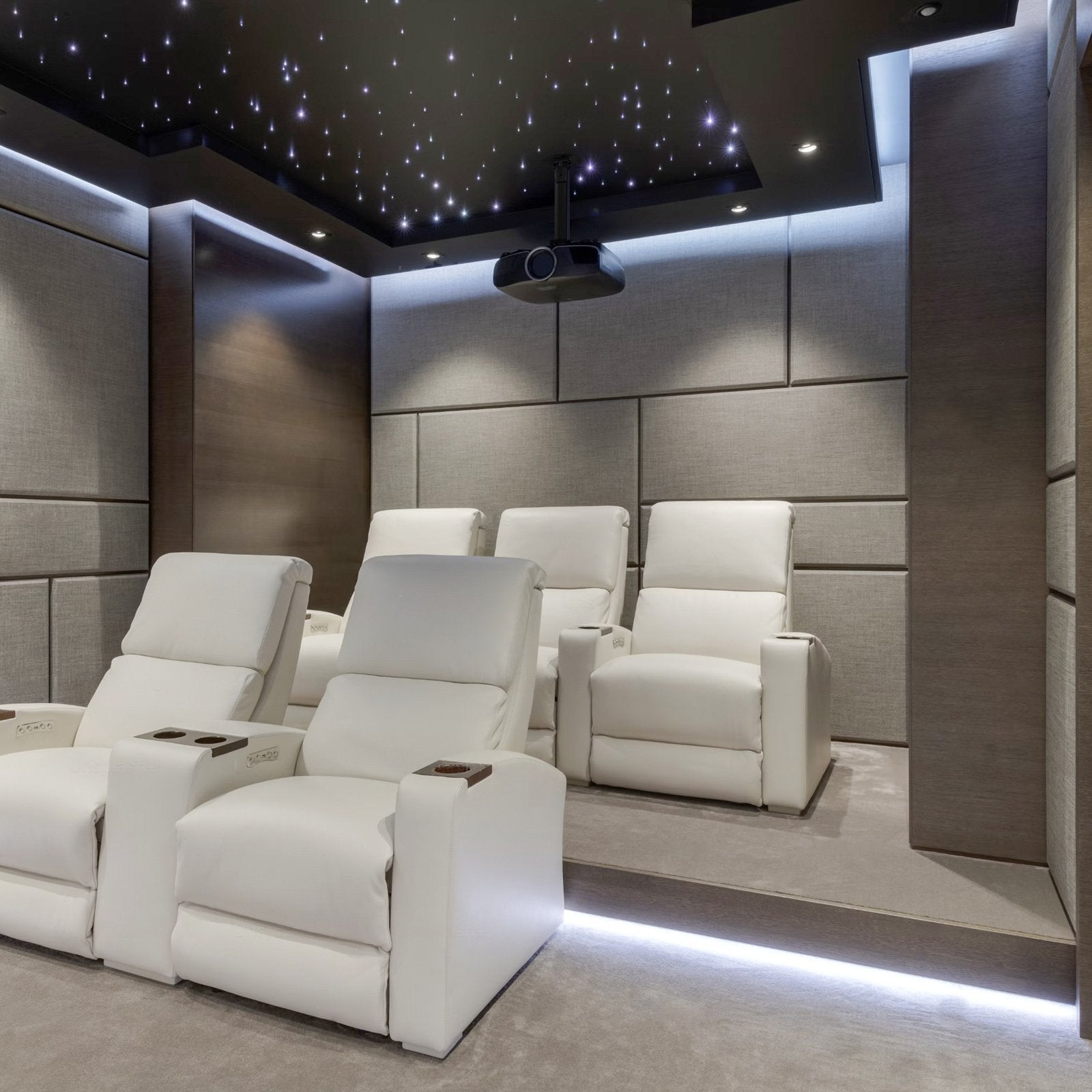 Tooq Soporte De Techo Para Proyector - Inclinable Y Giratorio - Apto Para Techos Inclinados - Peso Max 20kg - Color