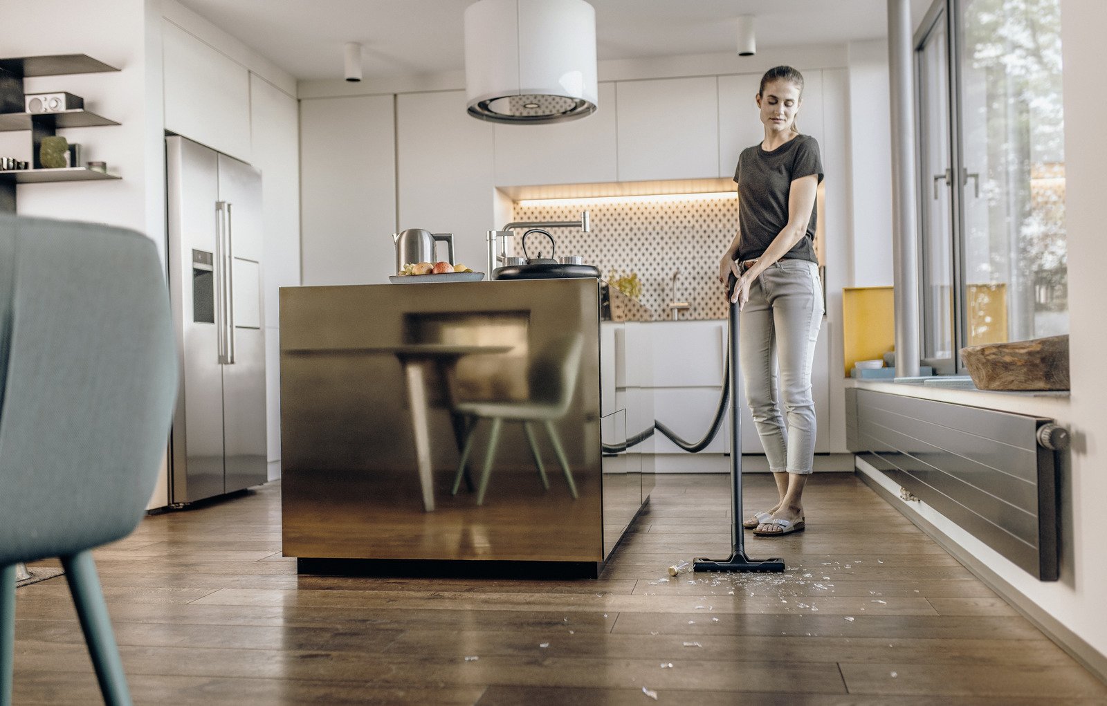 EAN 4054278656328 - Kärcher 1.628-401.0 extractor de polvo Negro, Amarillo 12 L 1000 W imagen 4