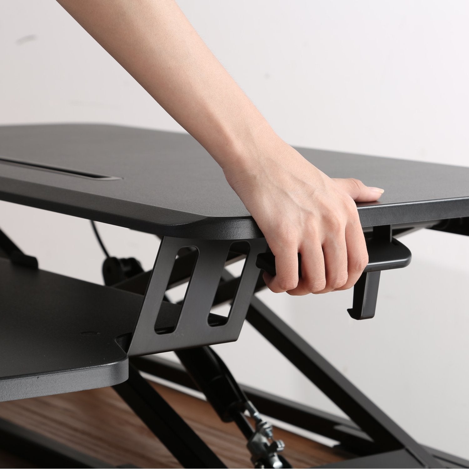 Soporte Monitor Ewent C/Bandeja Para Teclado Elevación 10-15cm