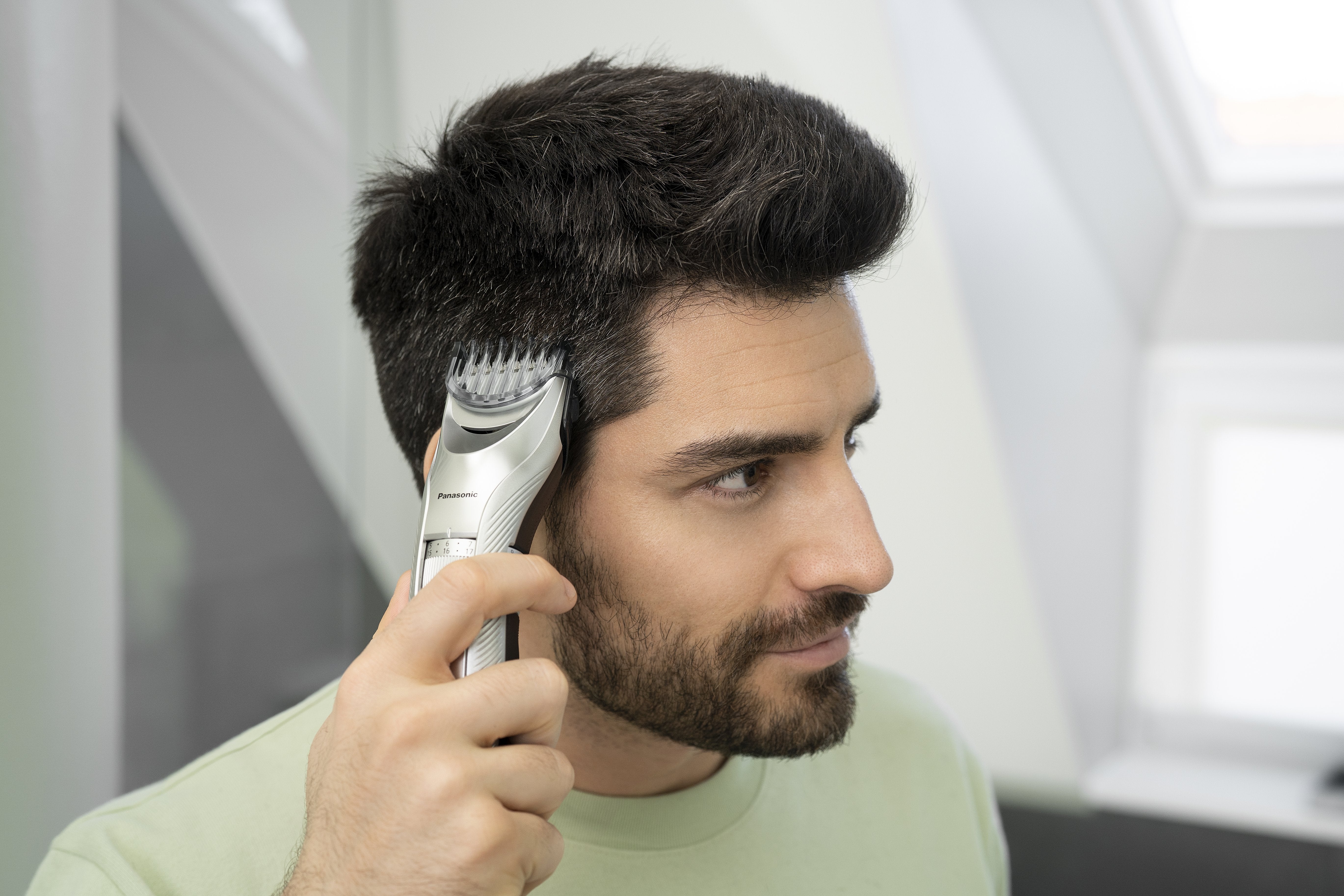EAN 5025232838363 - Panasonic ER-GC71-S503 cortadora de pelo y maquinilla Plata 38 imagen 3