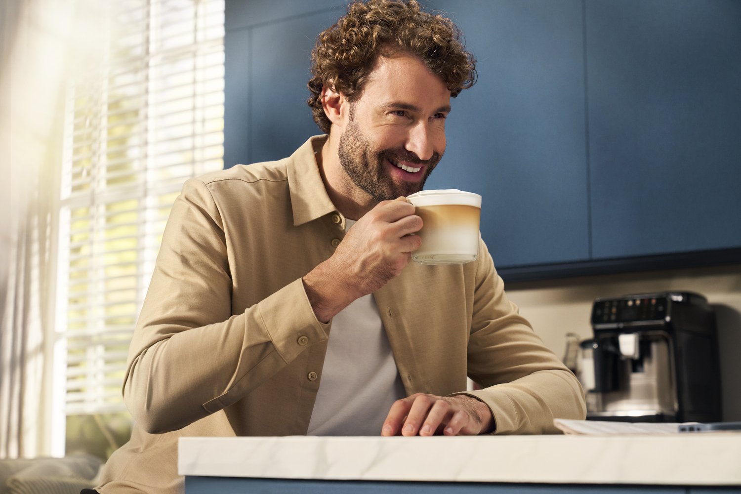 EAN 8710103887317 - Philips EP2235/40 cafetera eléctrica Totalmente automática Máquina espresso 1,8 L imagen 5