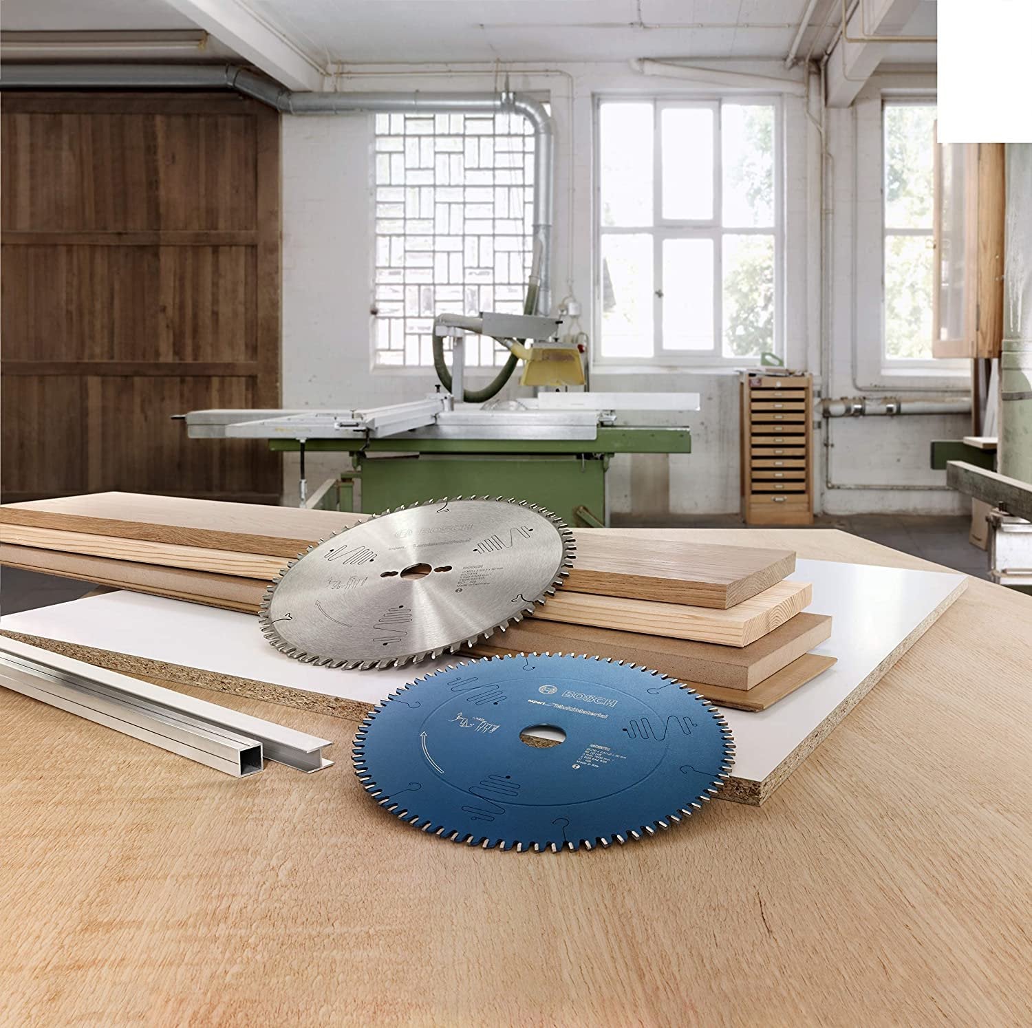 Hoja De Sierra Circular Bosch Professional Expert Para Multi Material, Ø 216 Mm, Diámetro 64z 30 Mm, Para Sierras Tronzadoras E Ingletadoras 2608642493